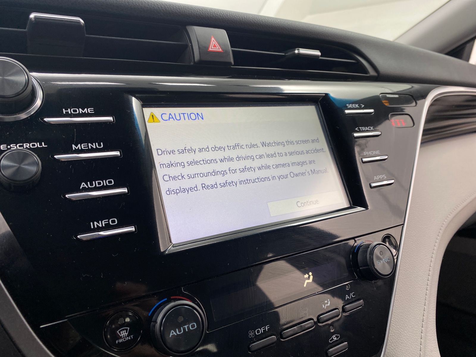 Thumbnail: 2018 Toyota Camry - 4