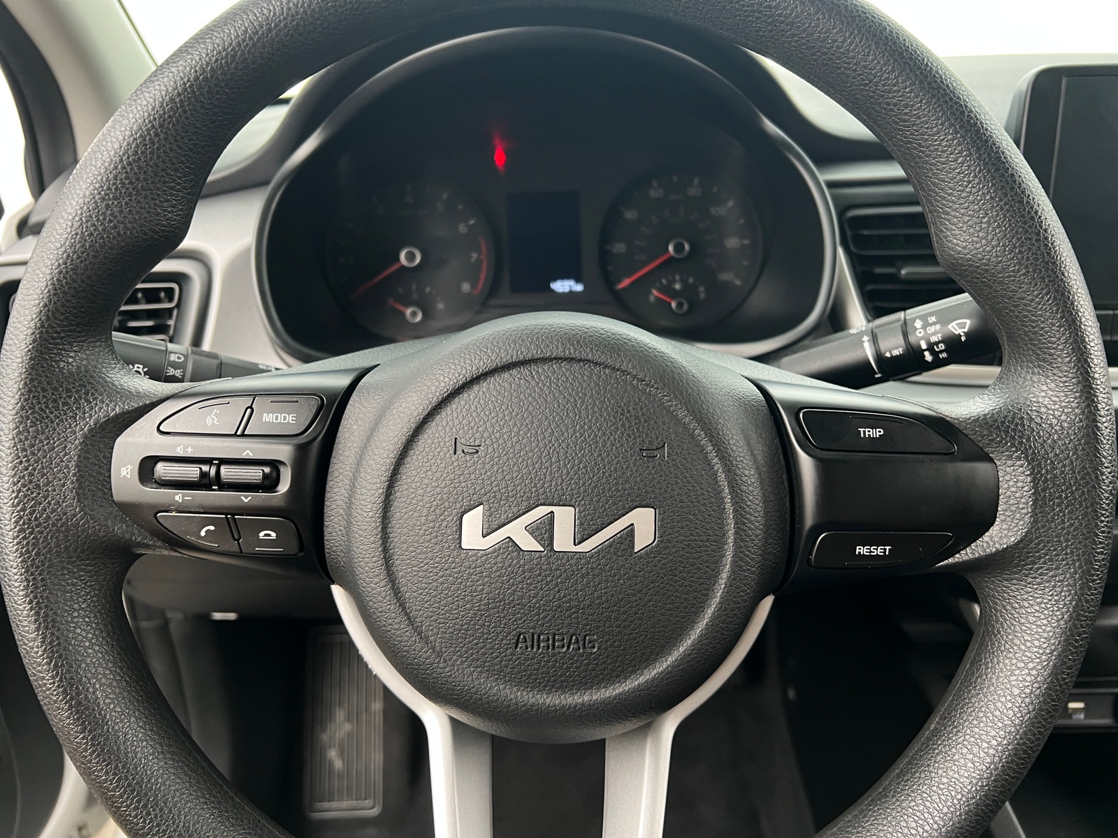 Thumbnail: 2023 Kia Rio - 5