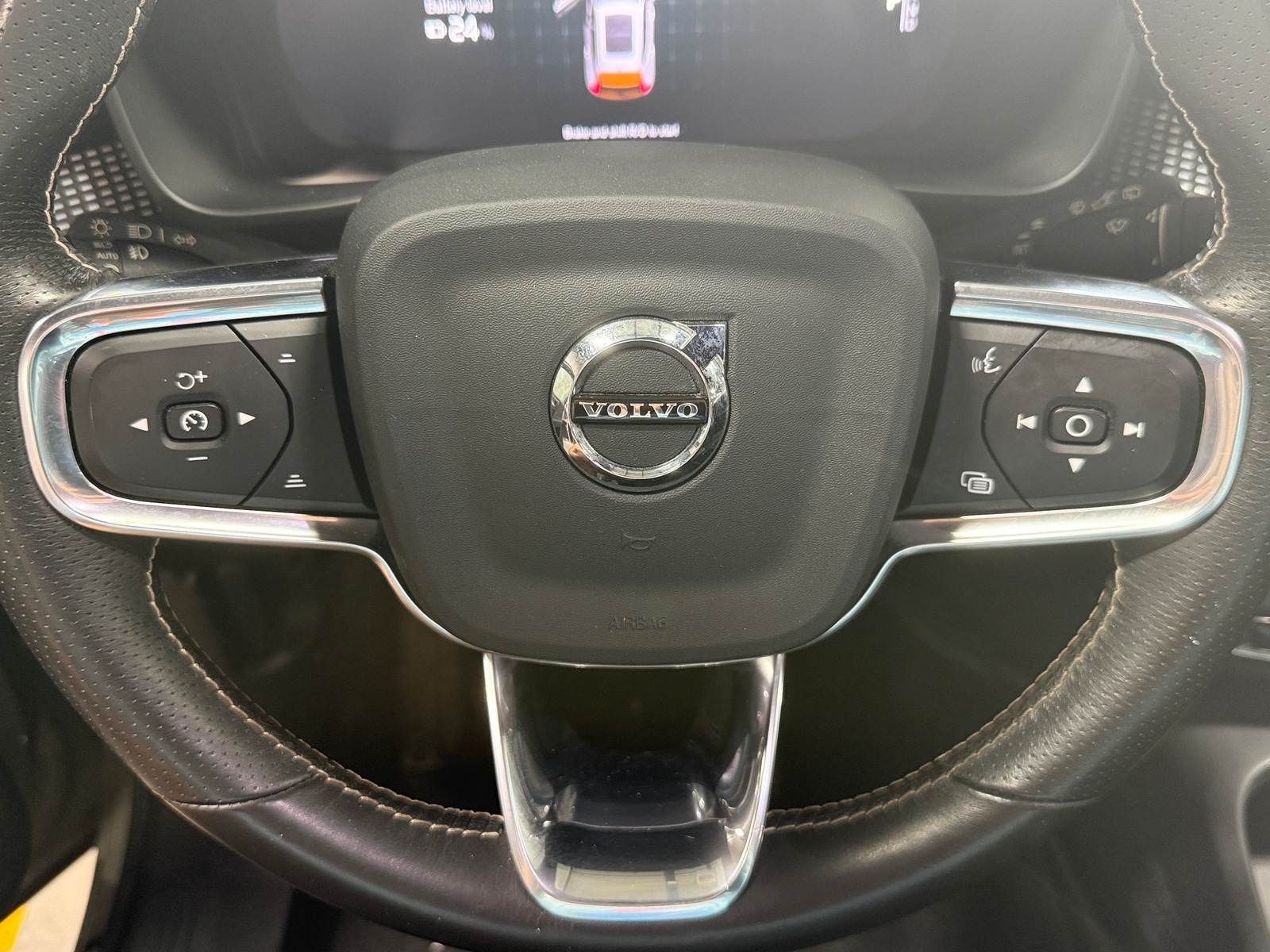 Thumbnail: 2021 Volvo XC40 - 4