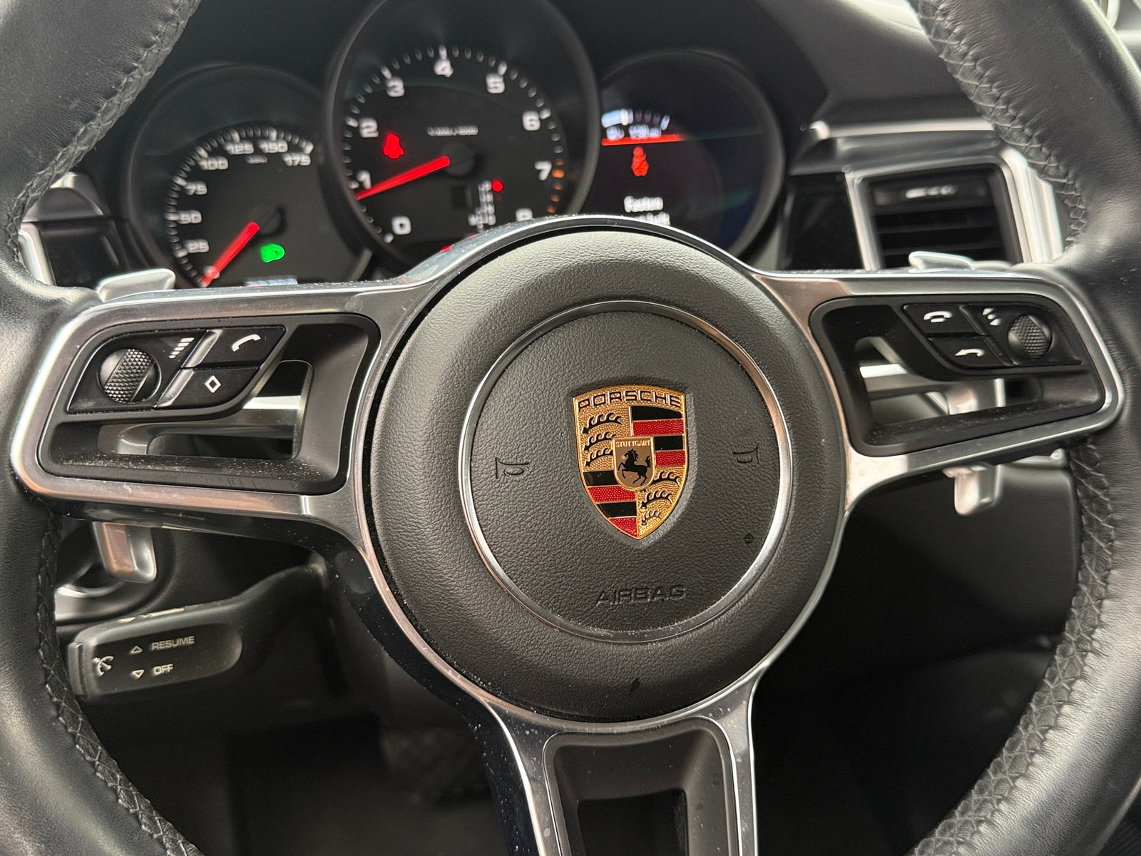 Thumbnail: 2018 Porsche Macan - 4