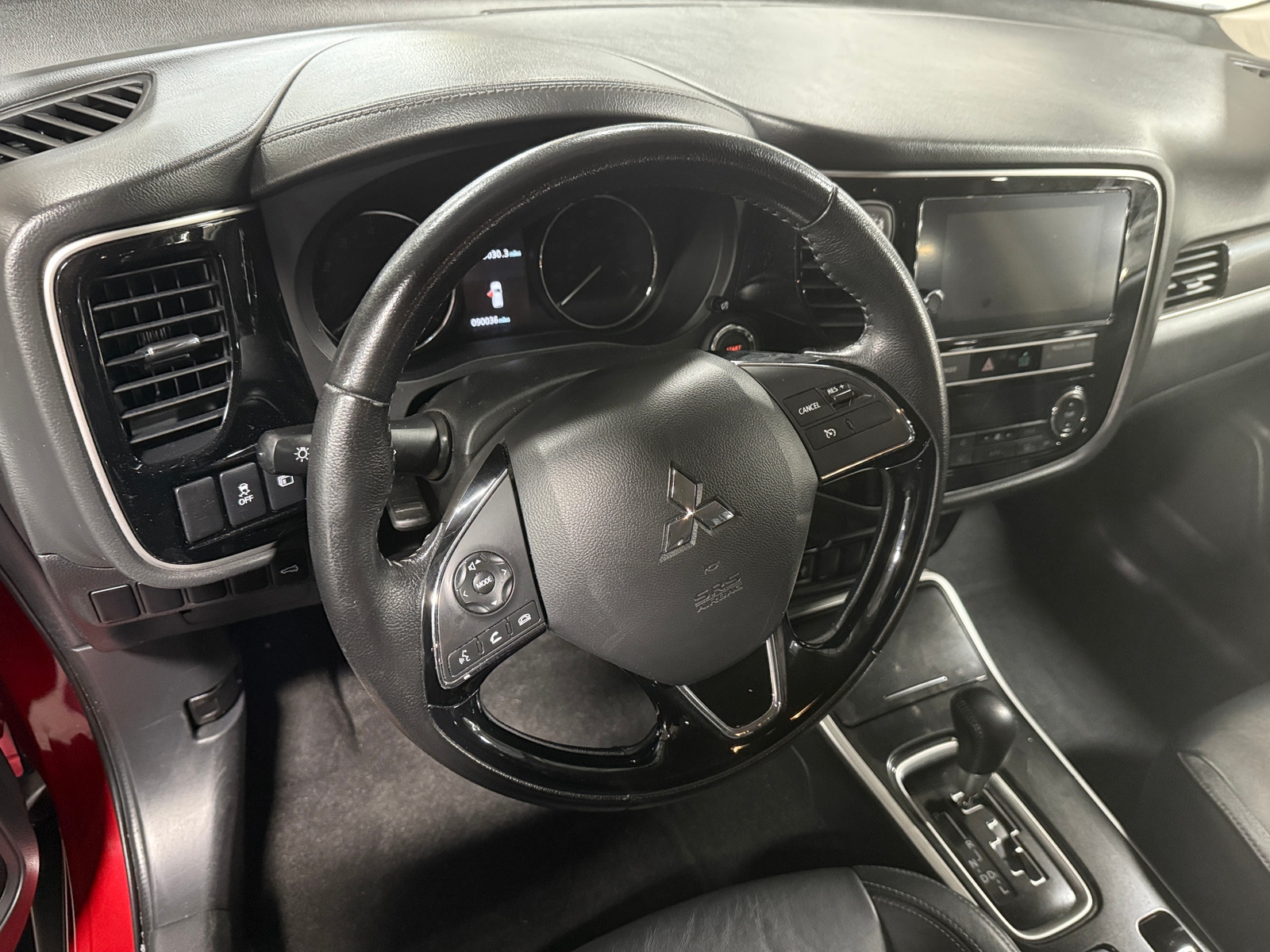 Thumbnail: 2019 Mitsubishi Outlander - 4