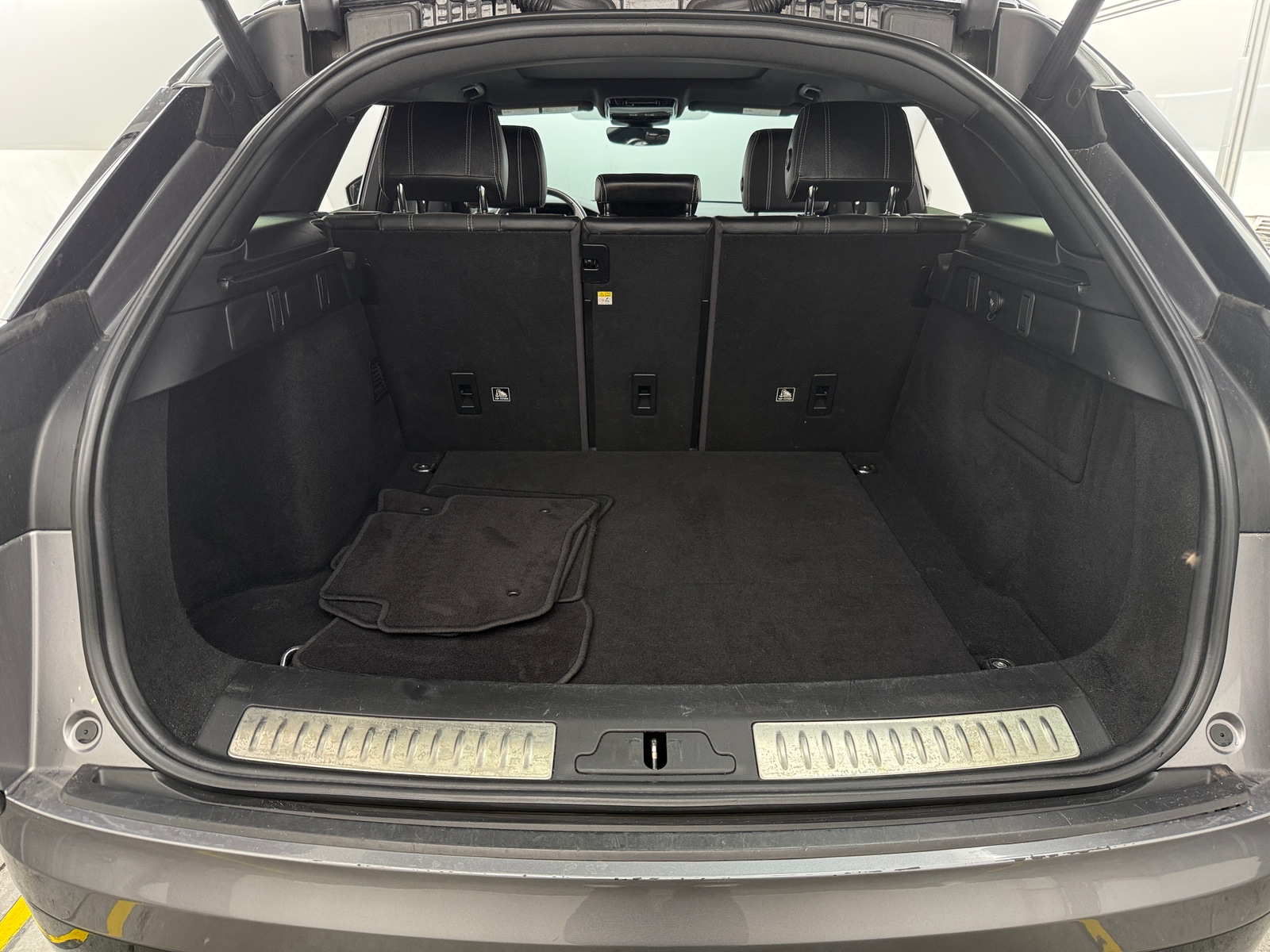 Thumbnail: 2020 Land Rover Range Rover Velar - 6