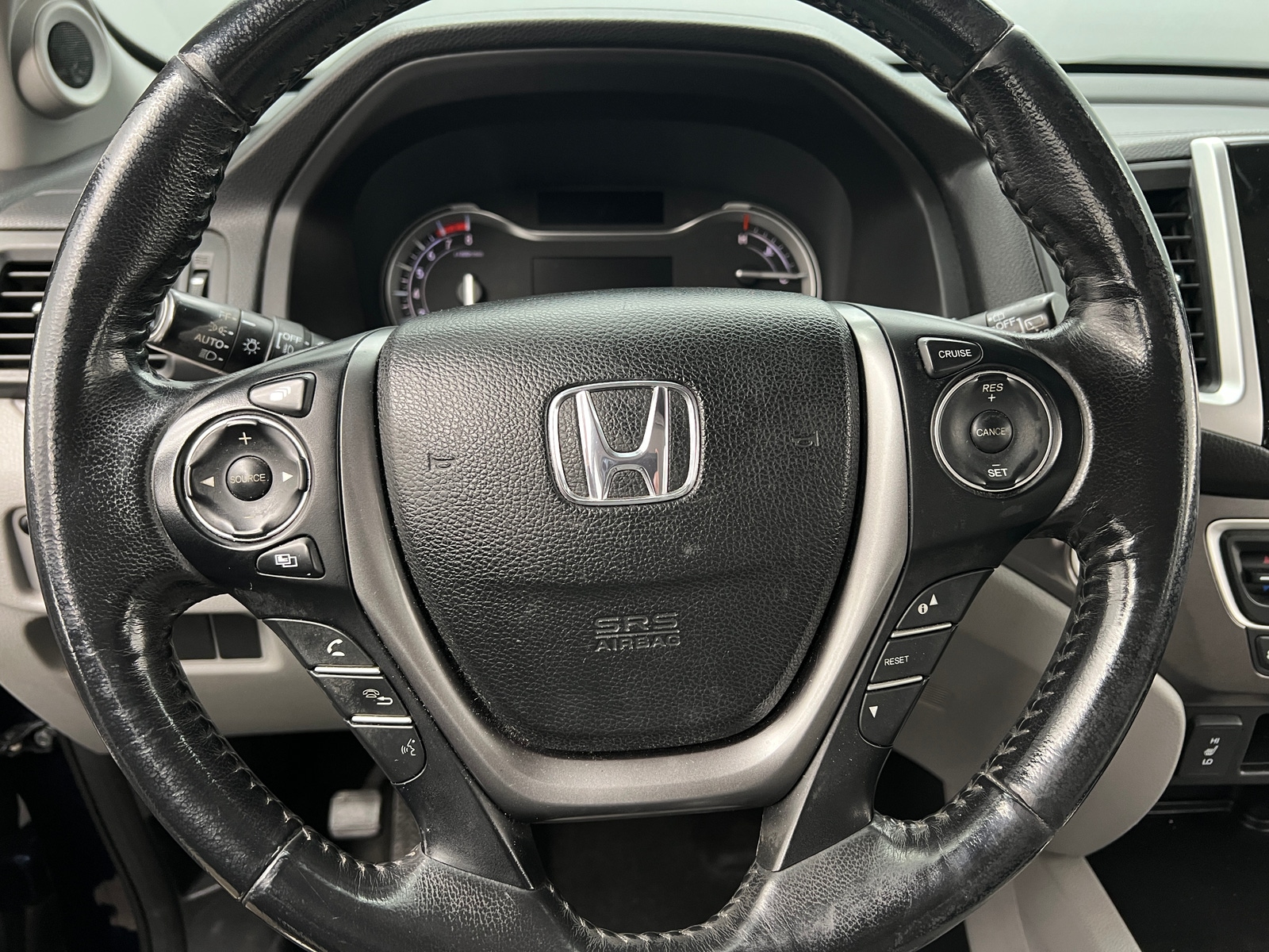 Thumbnail: 2017 Honda Pilot - 4