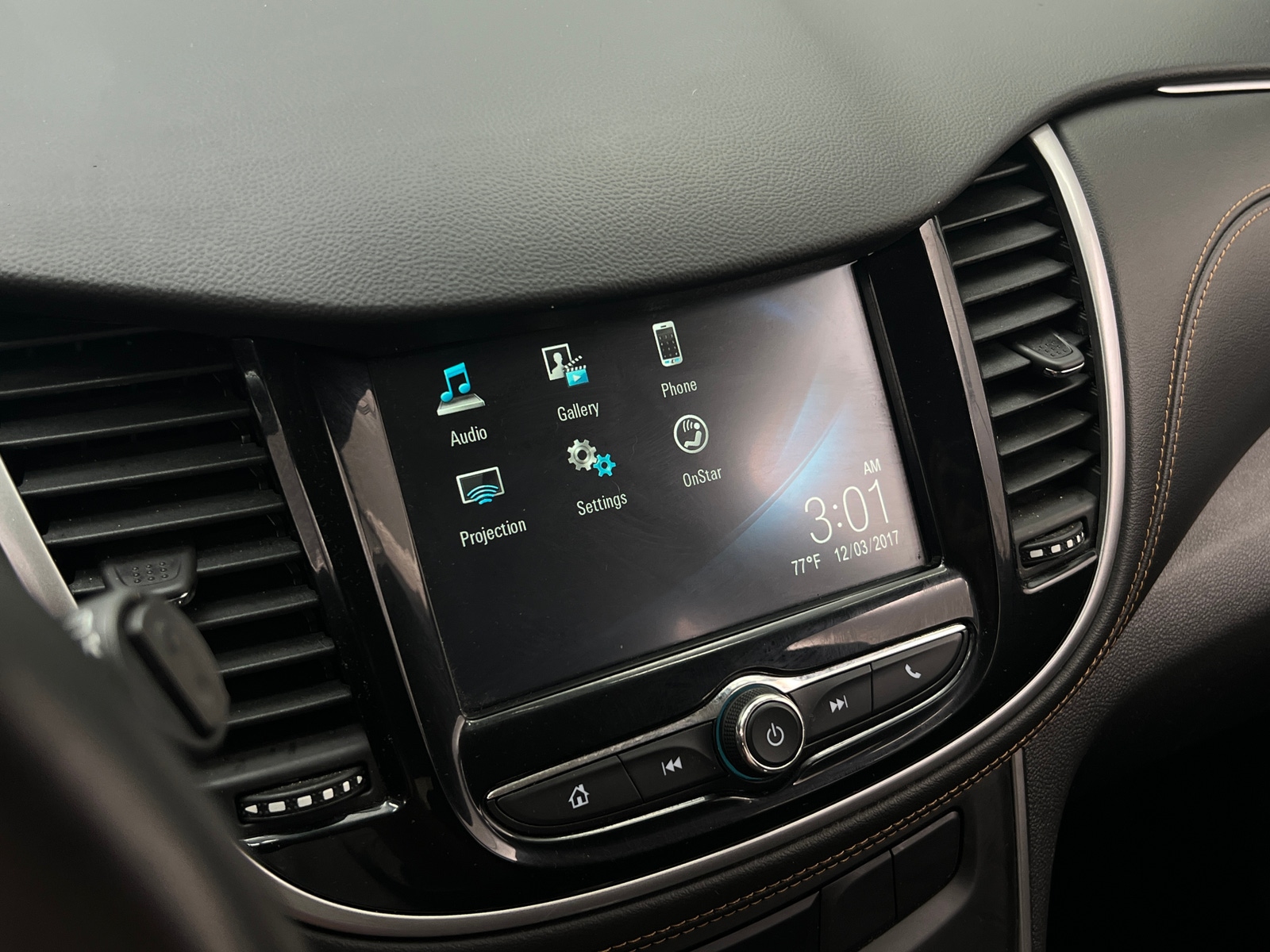 Thumbnail: 2017 Chevrolet Trax - 3