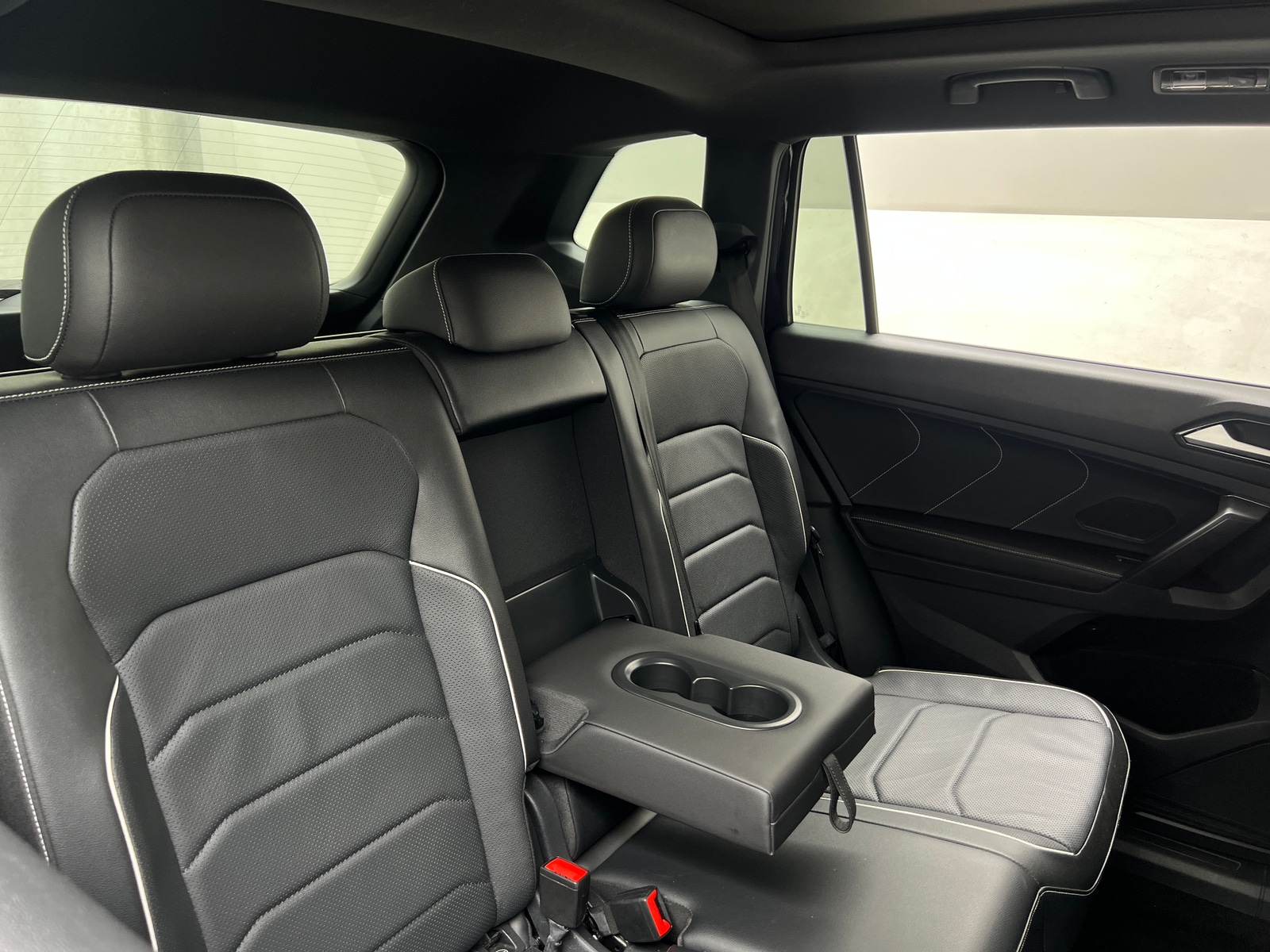 Thumbnail: 2022 Volkswagen Tiguan - 6