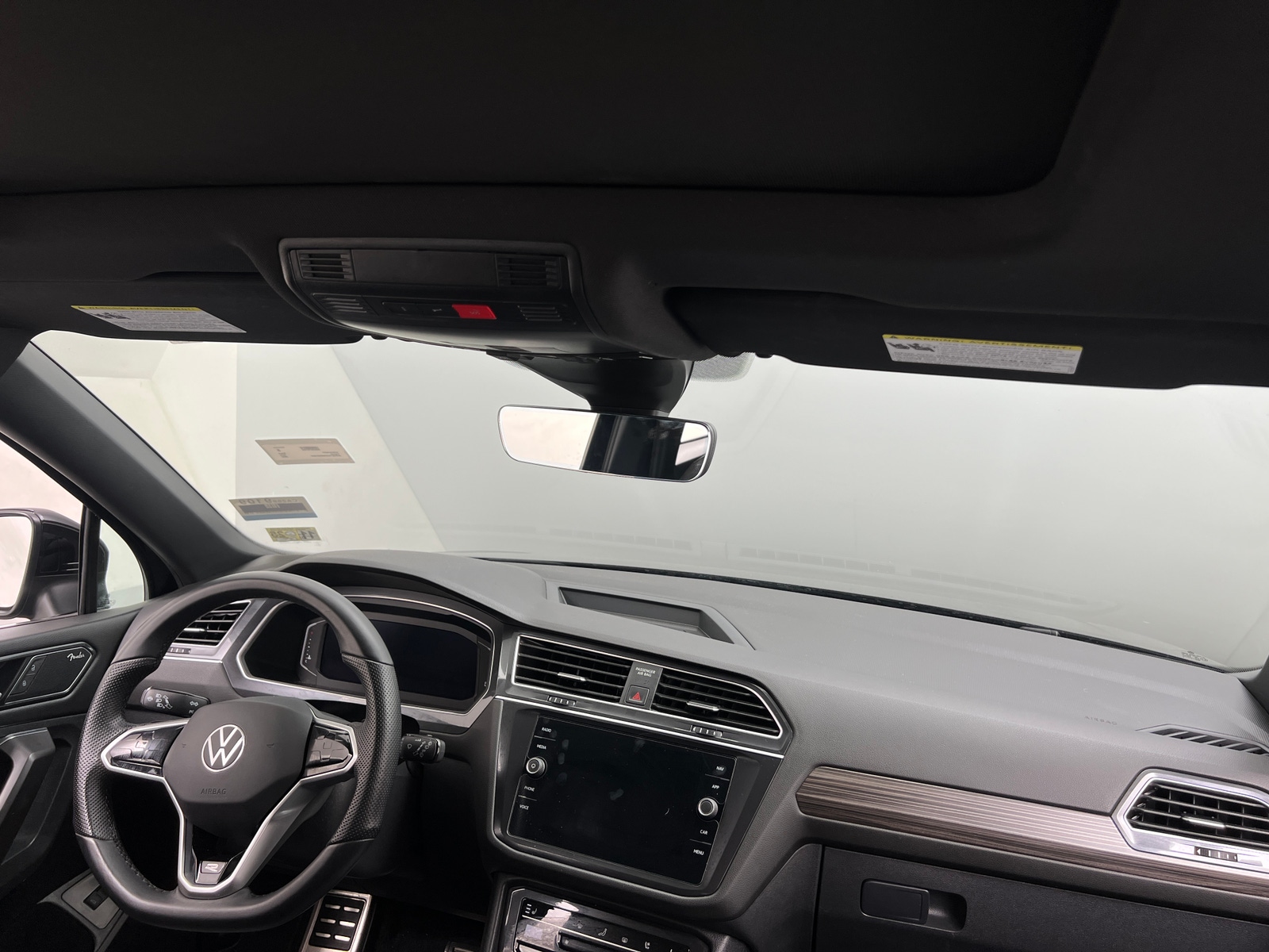 Thumbnail: 2022 Volkswagen Tiguan - 3