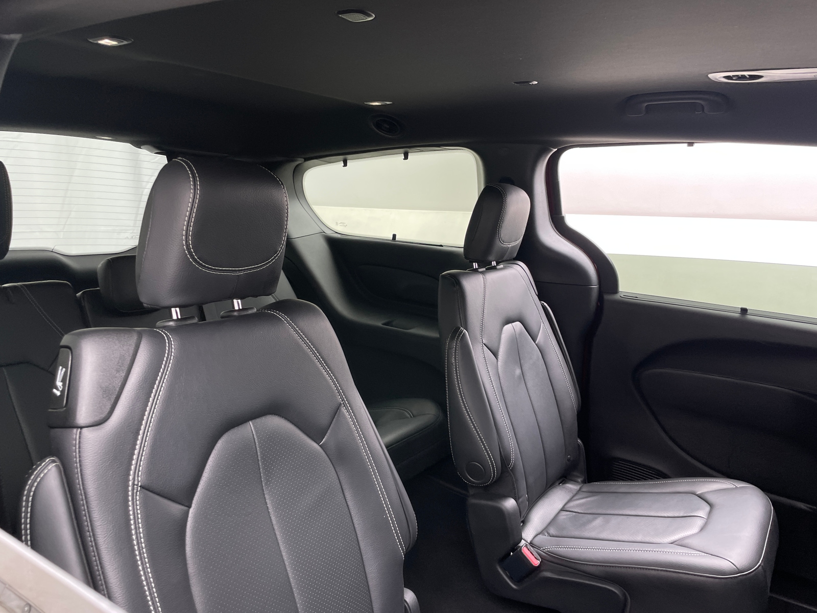 Thumbnail: 2022 Chrysler Pacifica - 5