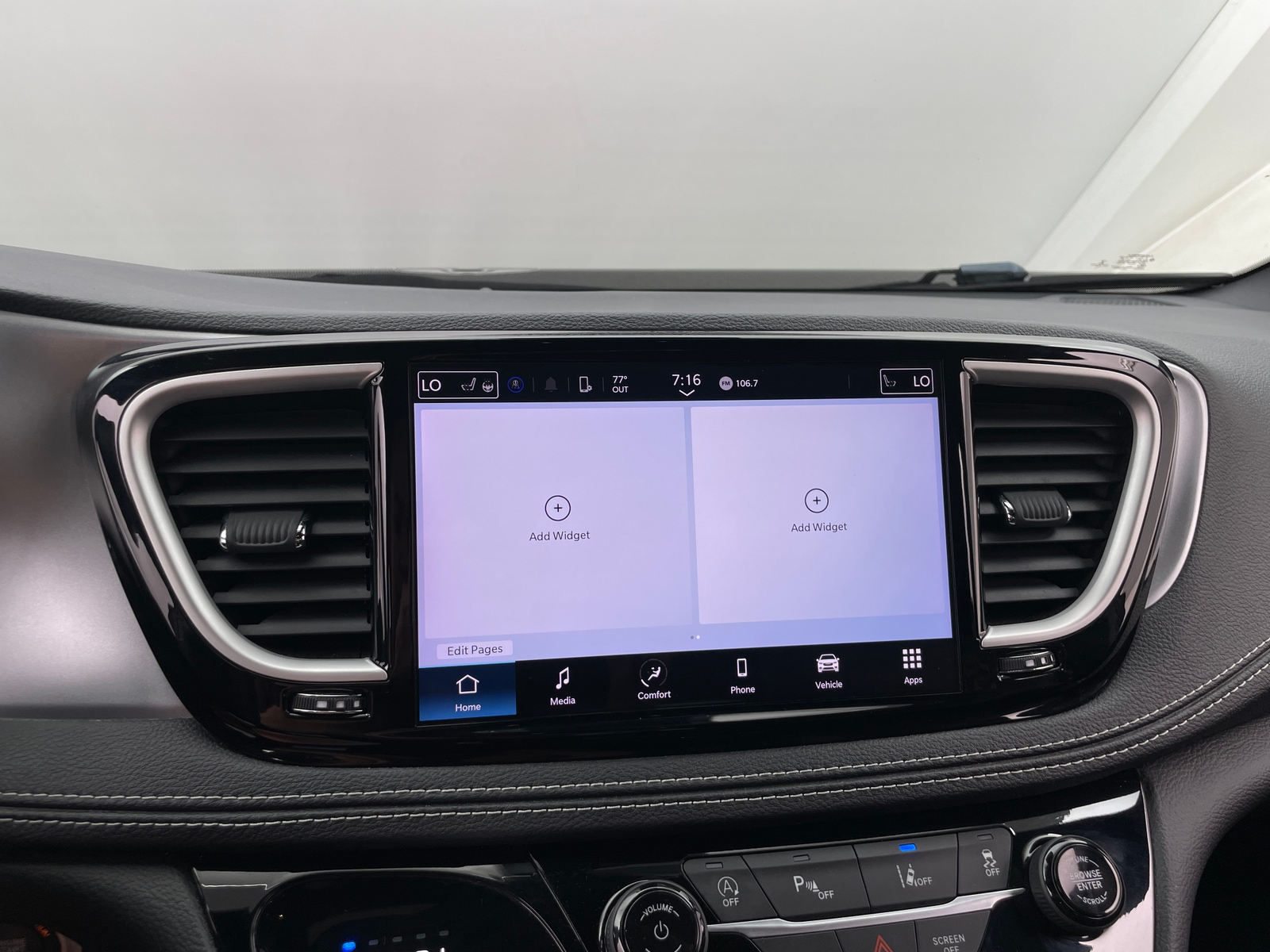 Thumbnail: 2022 Chrysler Pacifica - 3