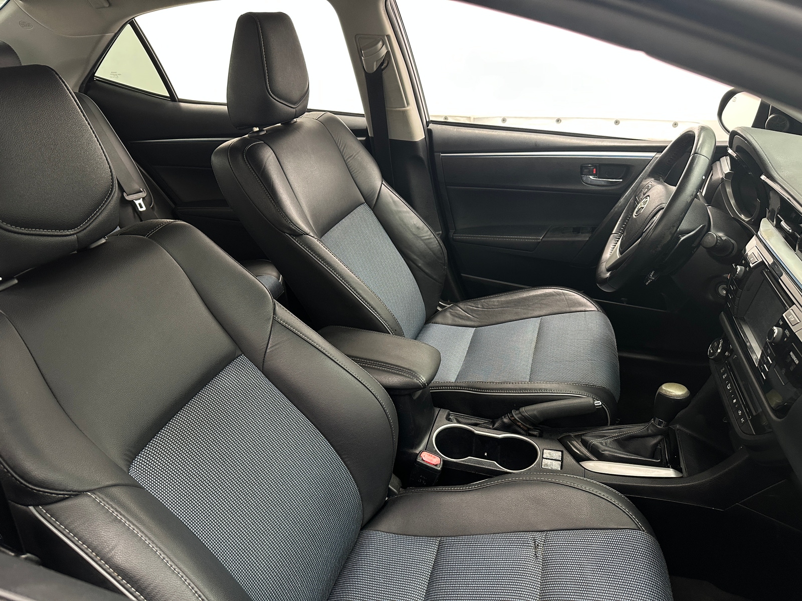 Thumbnail: 2016 Toyota Corolla - 2