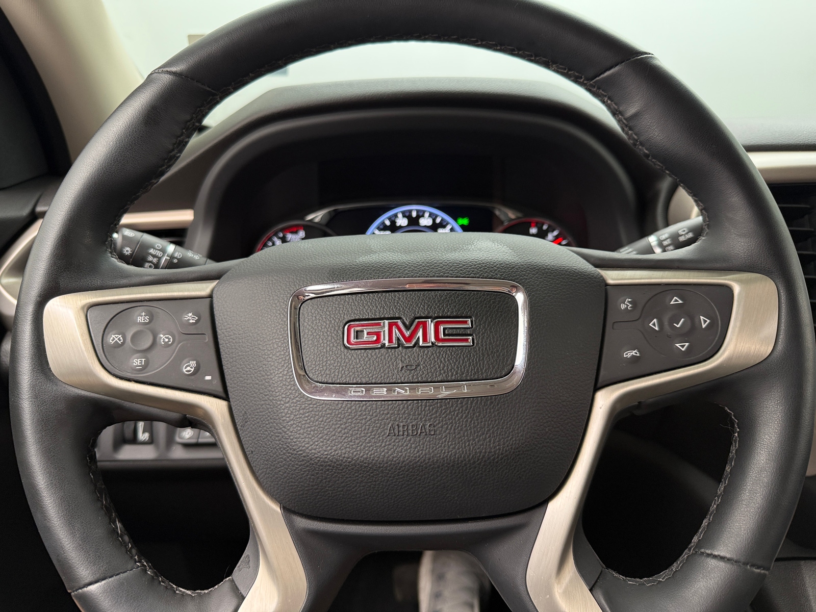 Thumbnail: 2023 GMC Acadia - 4