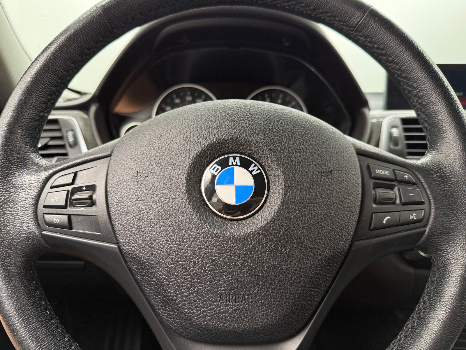 Thumbnail: 2018 BMW 3 Series - 4