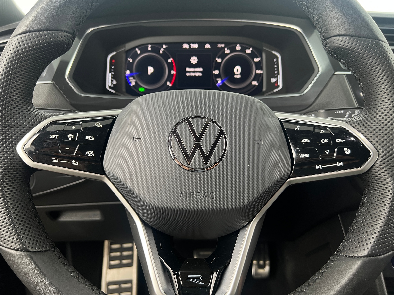 Thumbnail: 2022 Volkswagen Tiguan - 4