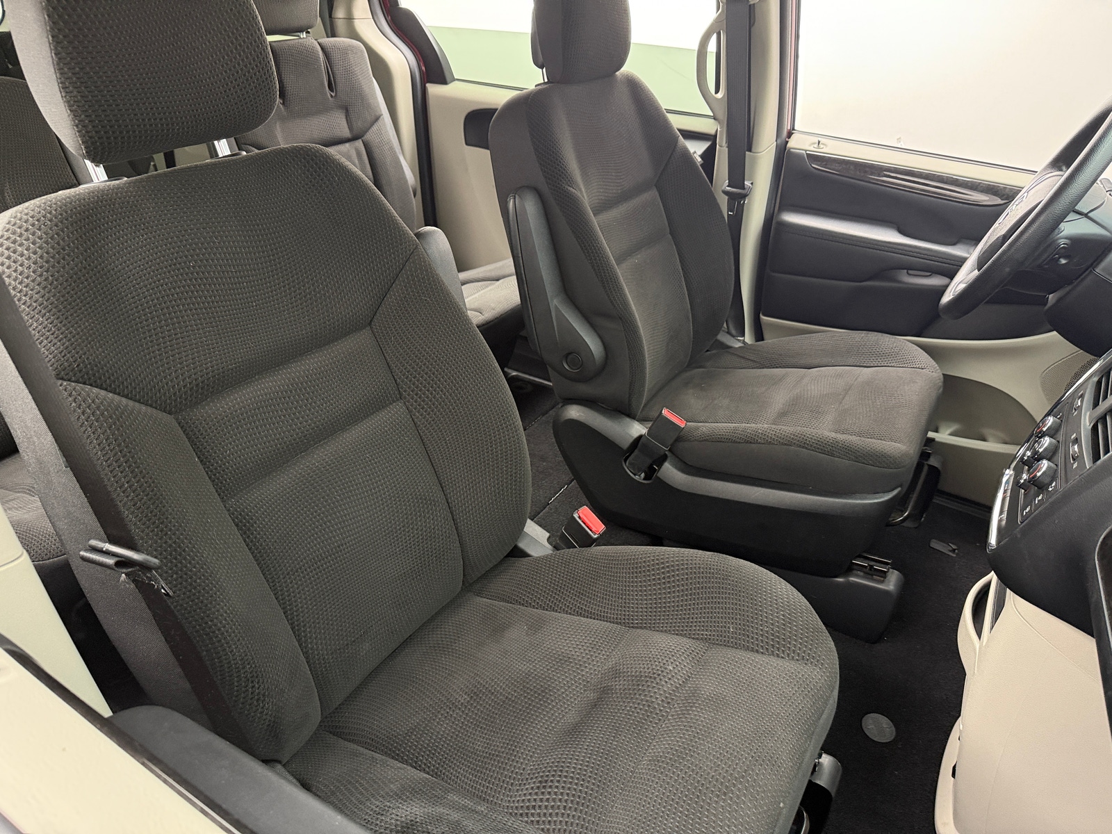 Thumbnail: 2018 Dodge Grand Caravan - 2