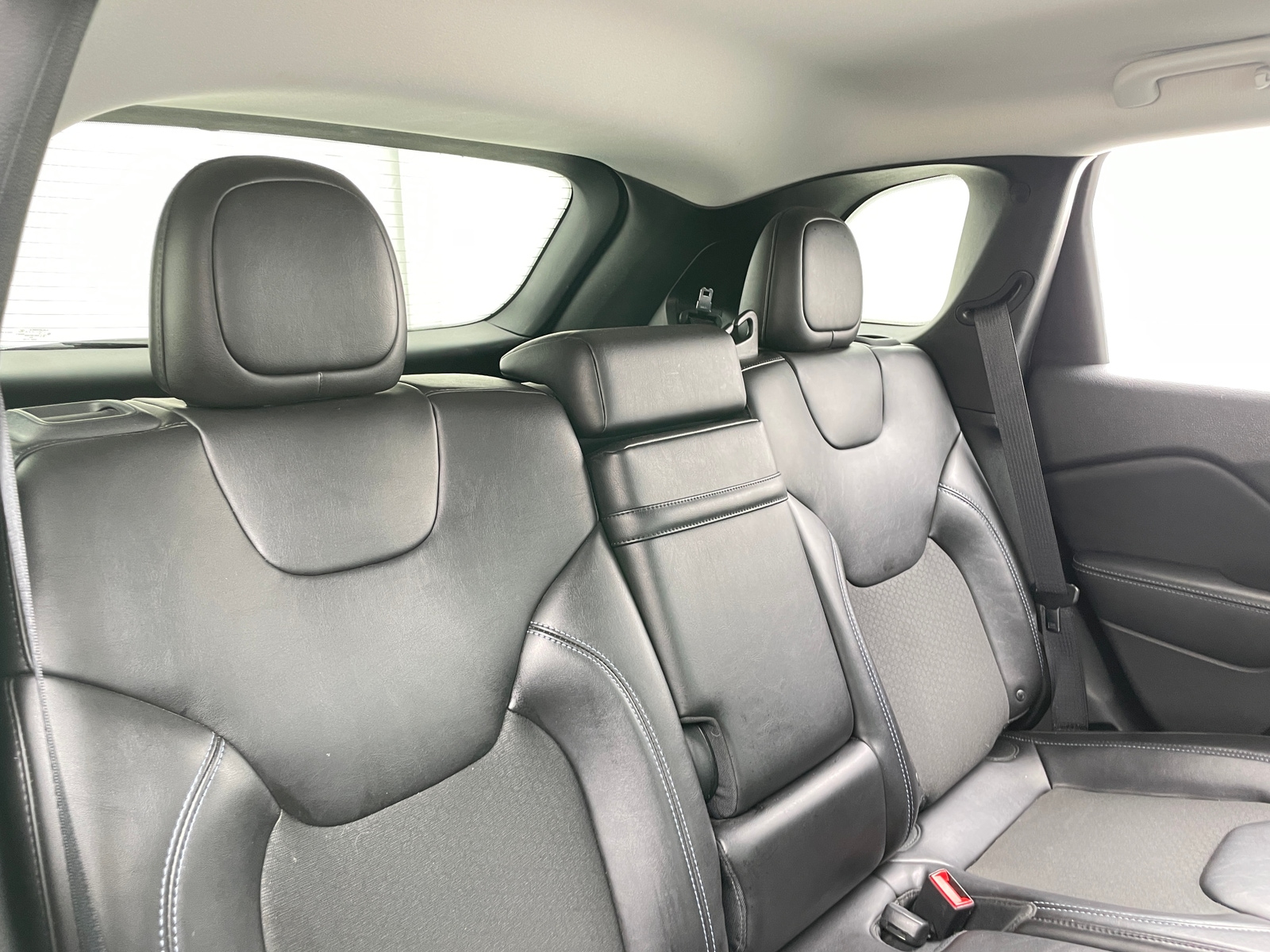 Thumbnail: 2019 Jeep Cherokee - 6