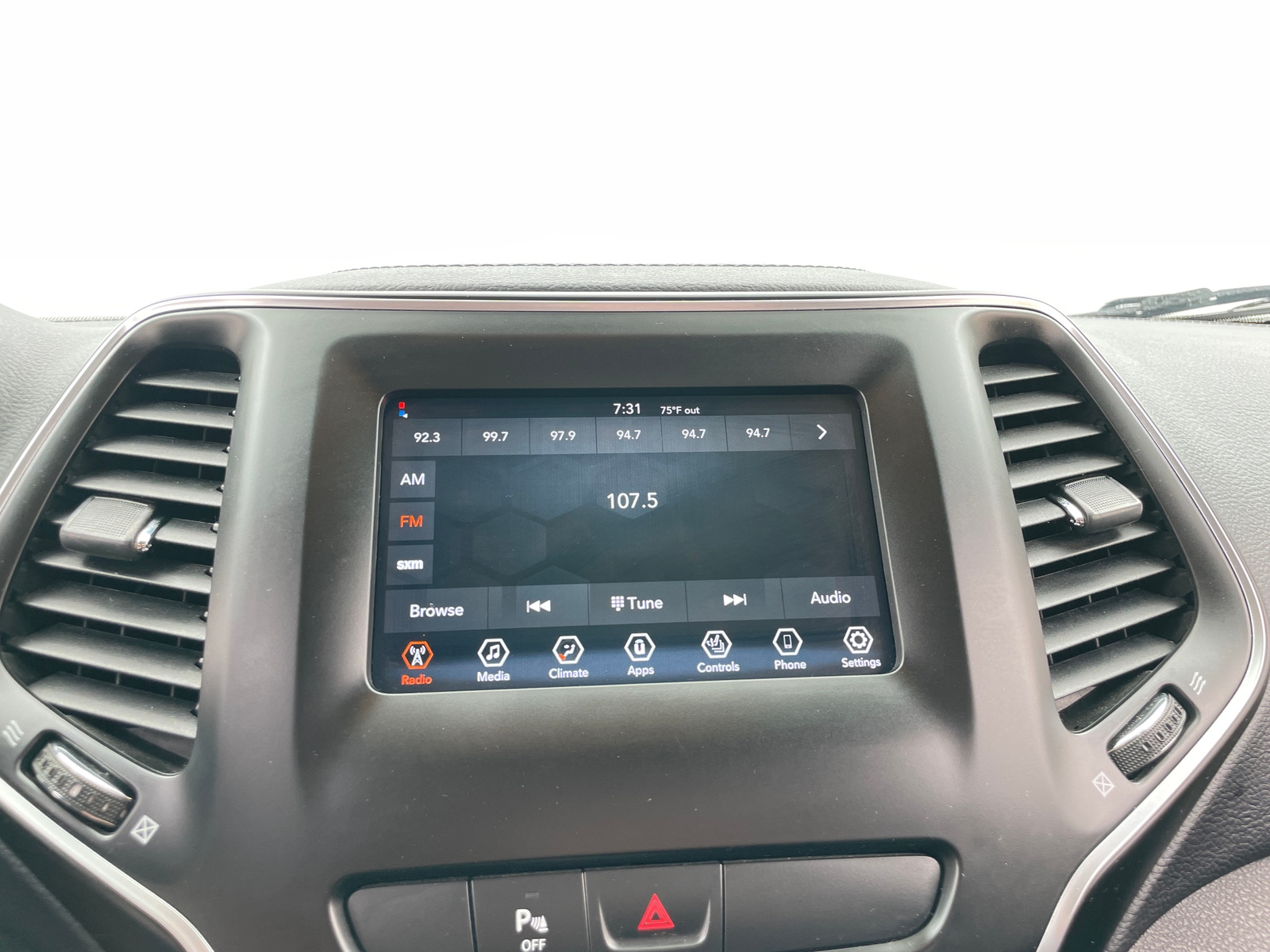 Thumbnail: 2019 Jeep Cherokee - 4