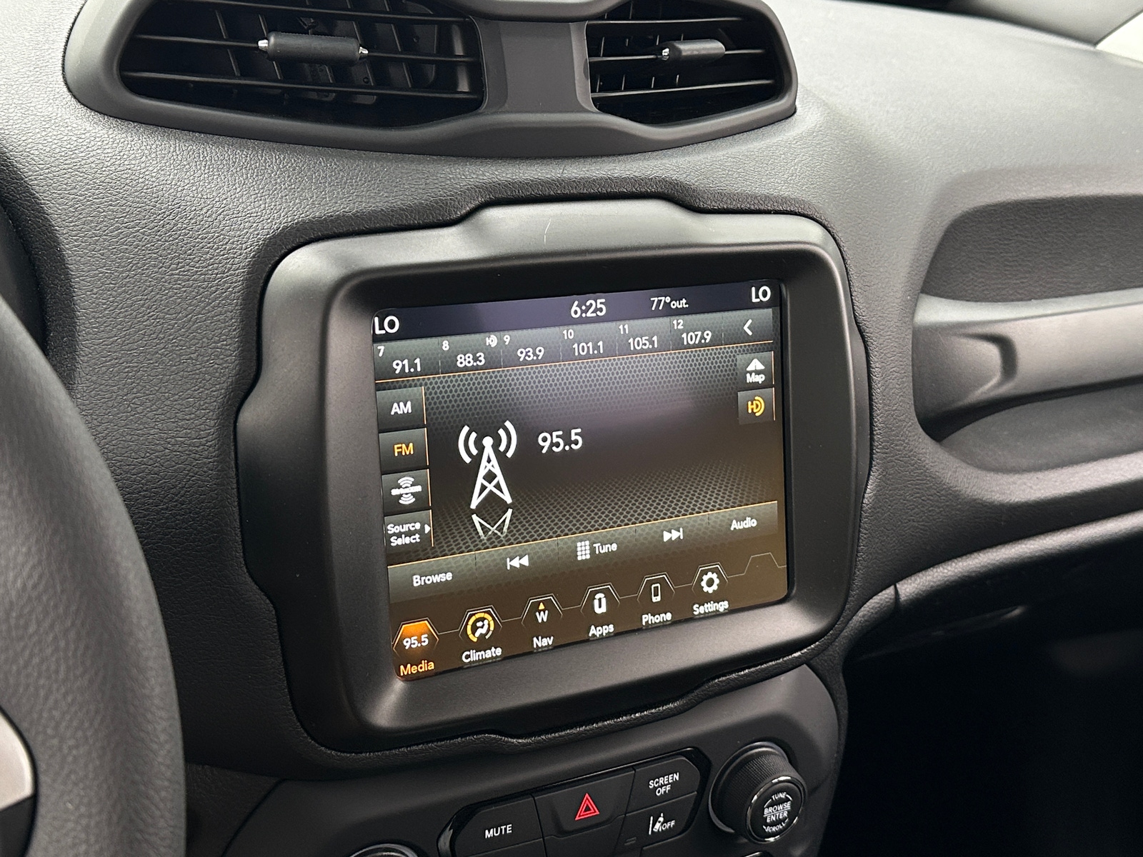 Thumbnail: 2023 Jeep Renegade - 4