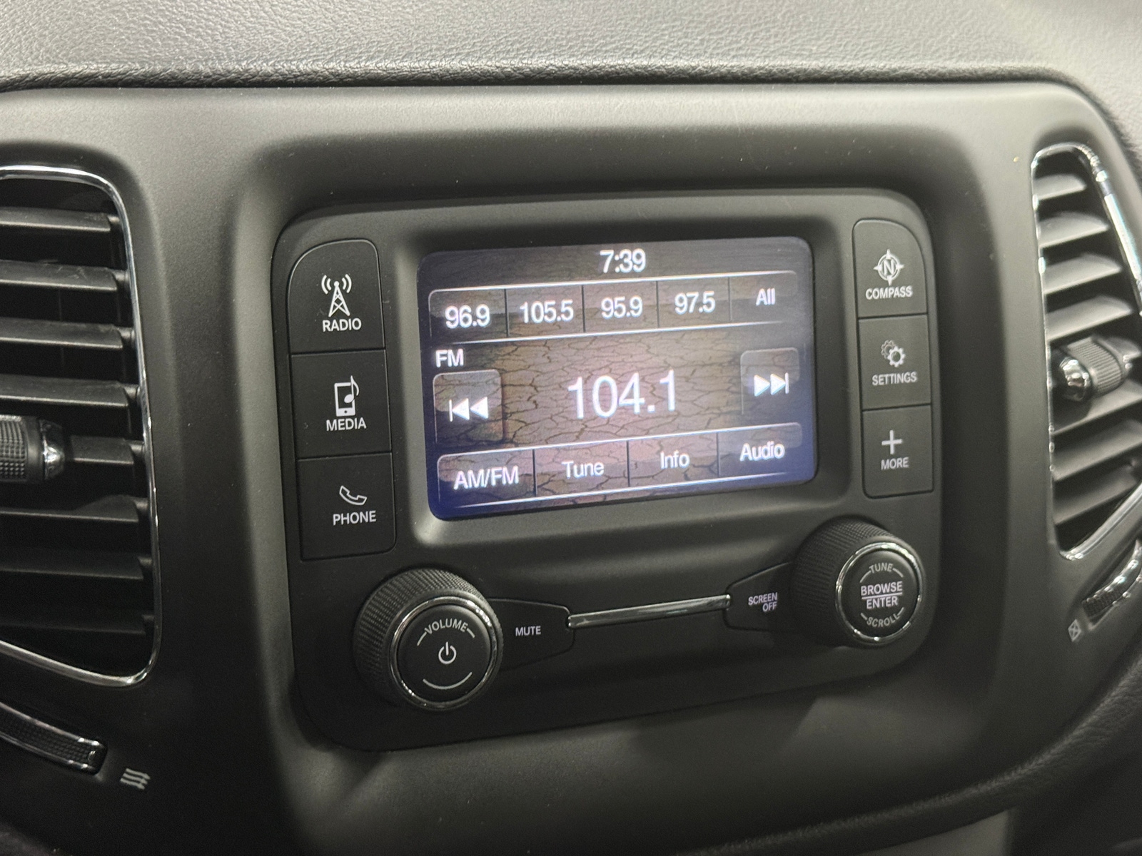 Thumbnail: 2017 Jeep Compass - 4