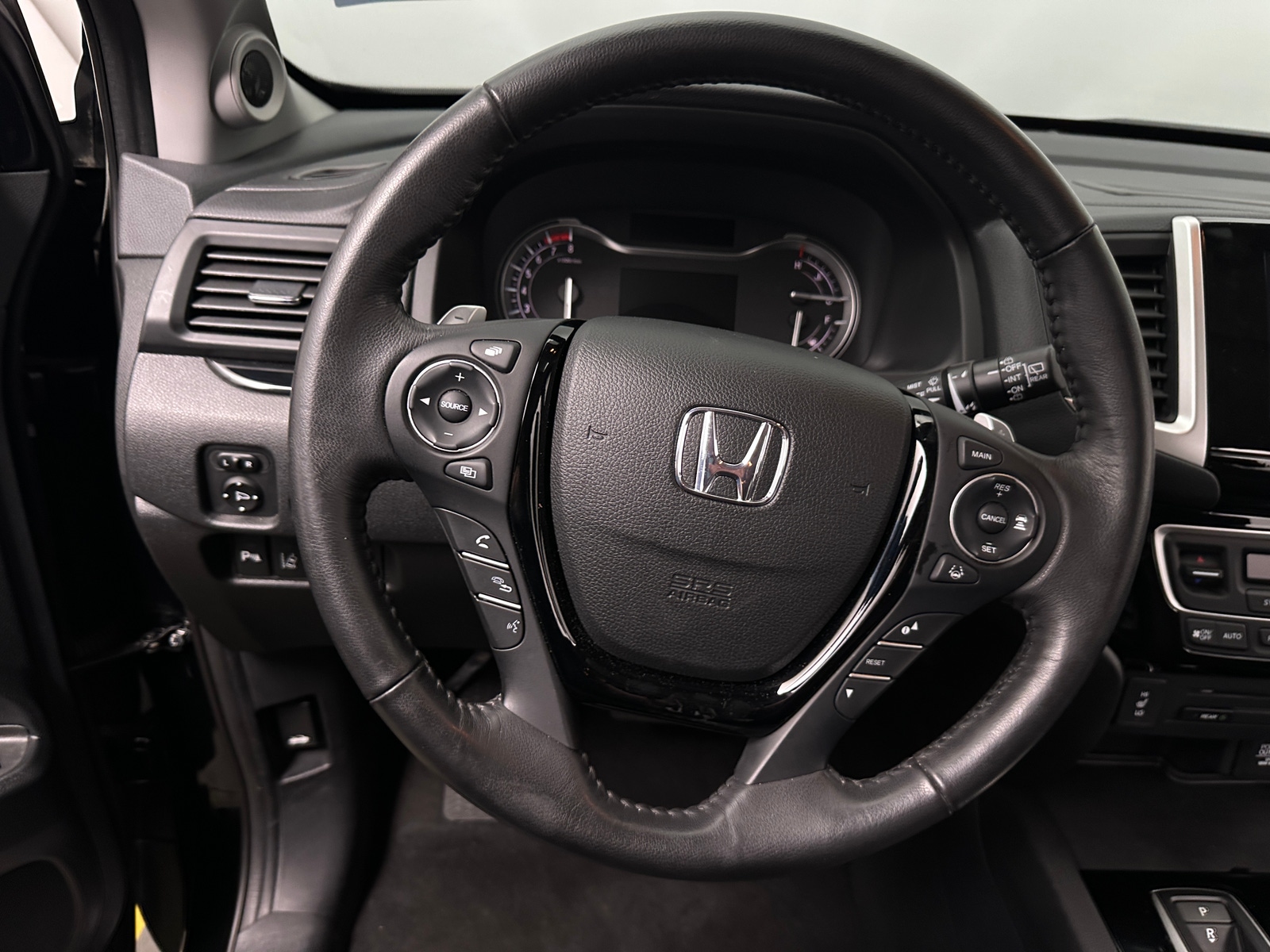 Thumbnail: 2017 Honda Pilot - 4