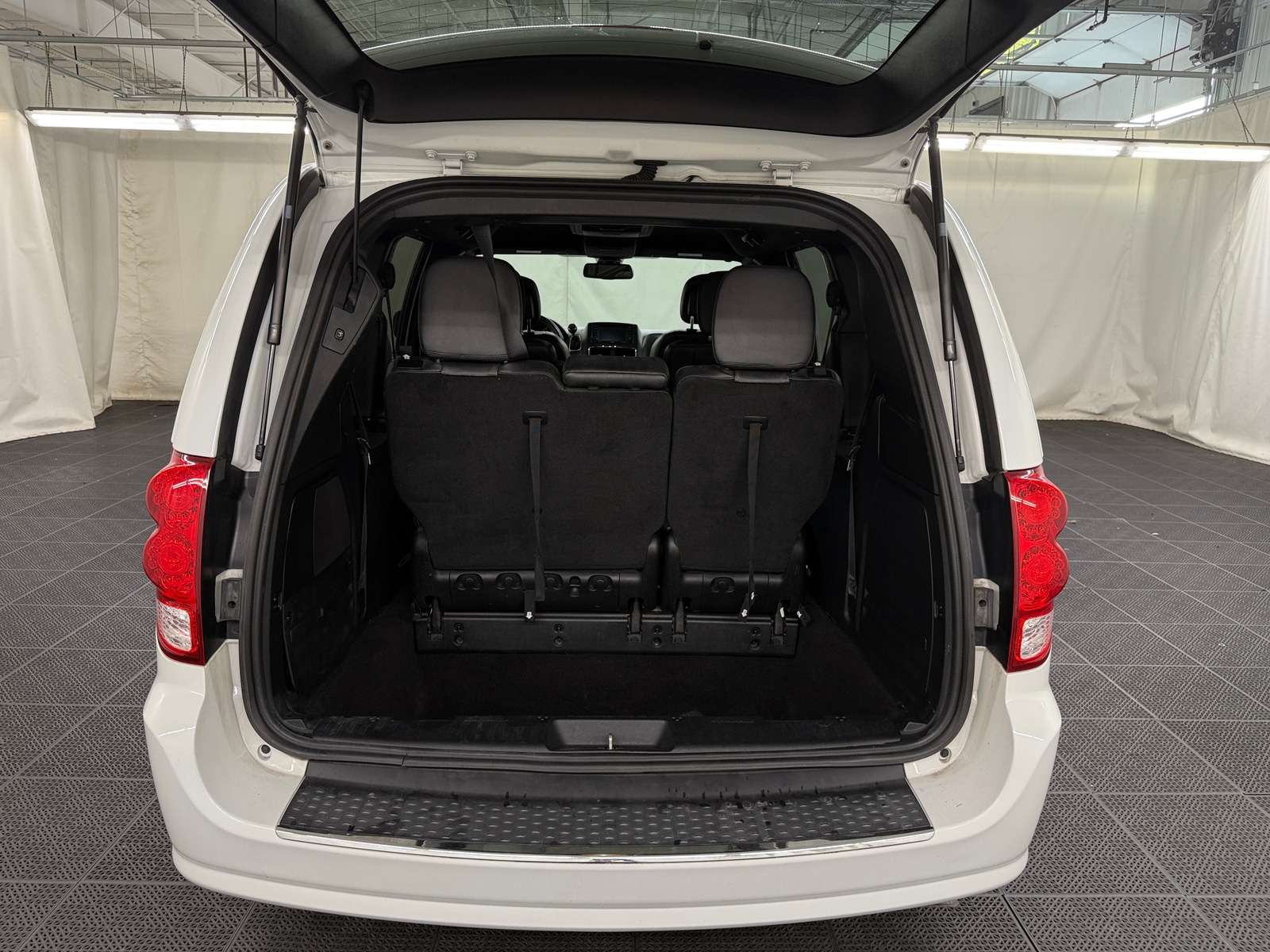 Thumbnail: 2019 Dodge Grand Caravan - 6