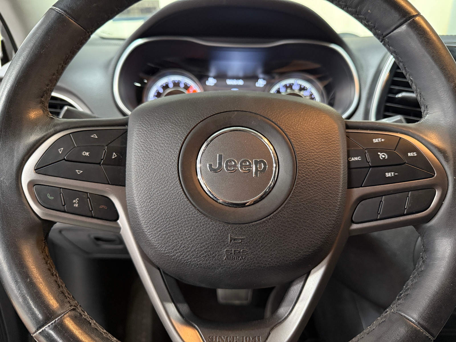 Thumbnail: 2019 Jeep Cherokee - 4