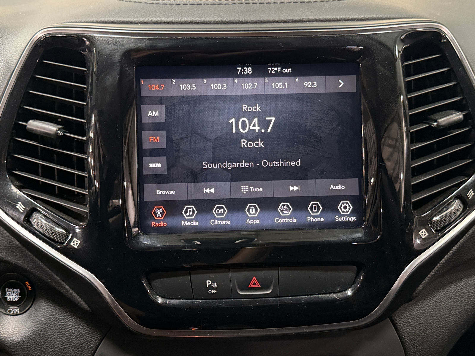 Thumbnail: 2019 Jeep Cherokee - 3