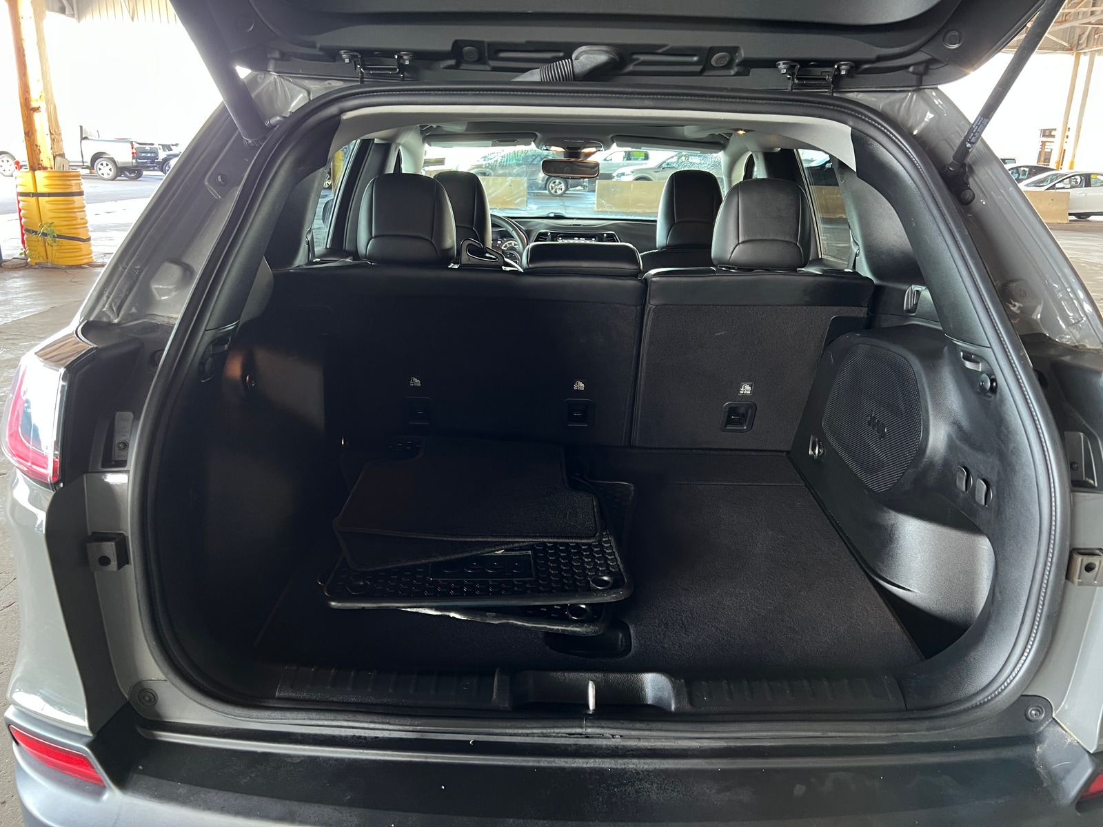 Thumbnail: 2021 Jeep Cherokee - 6