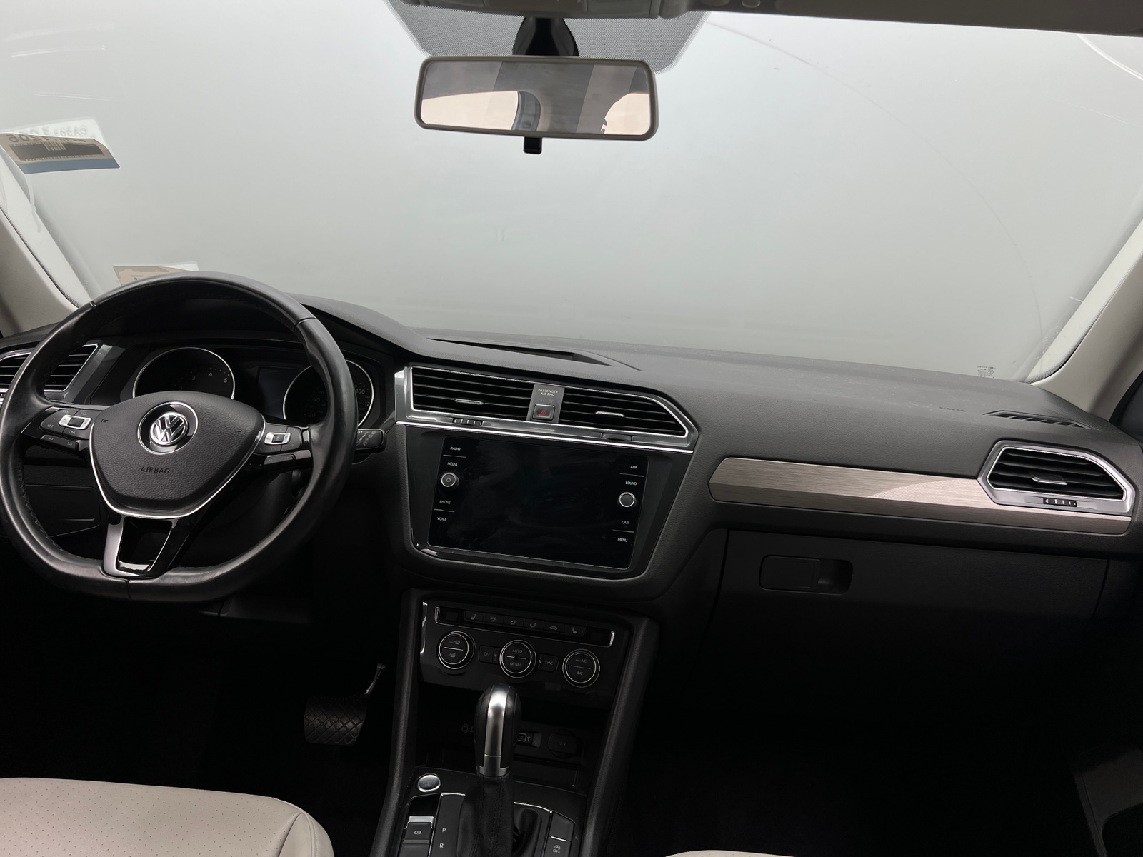 Thumbnail: 2018 Volkswagen Tiguan - 2