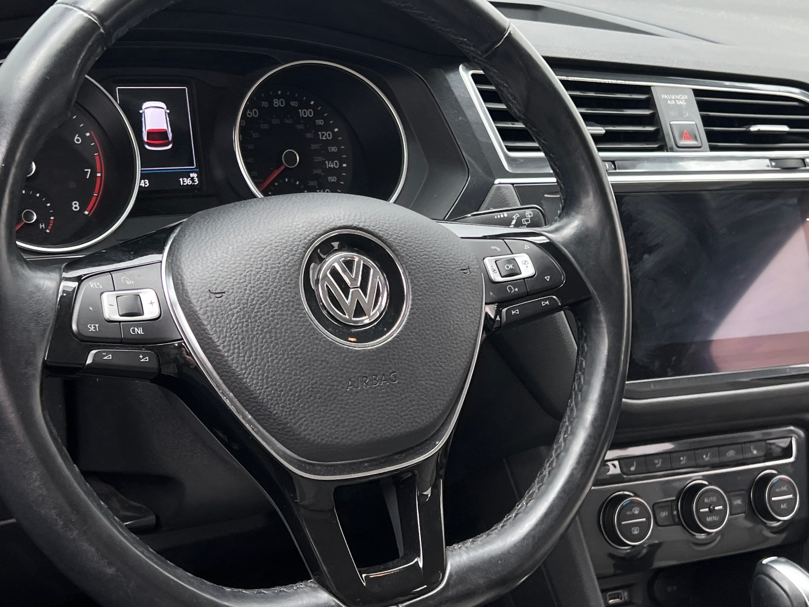 Thumbnail: 2018 Volkswagen Tiguan - 4