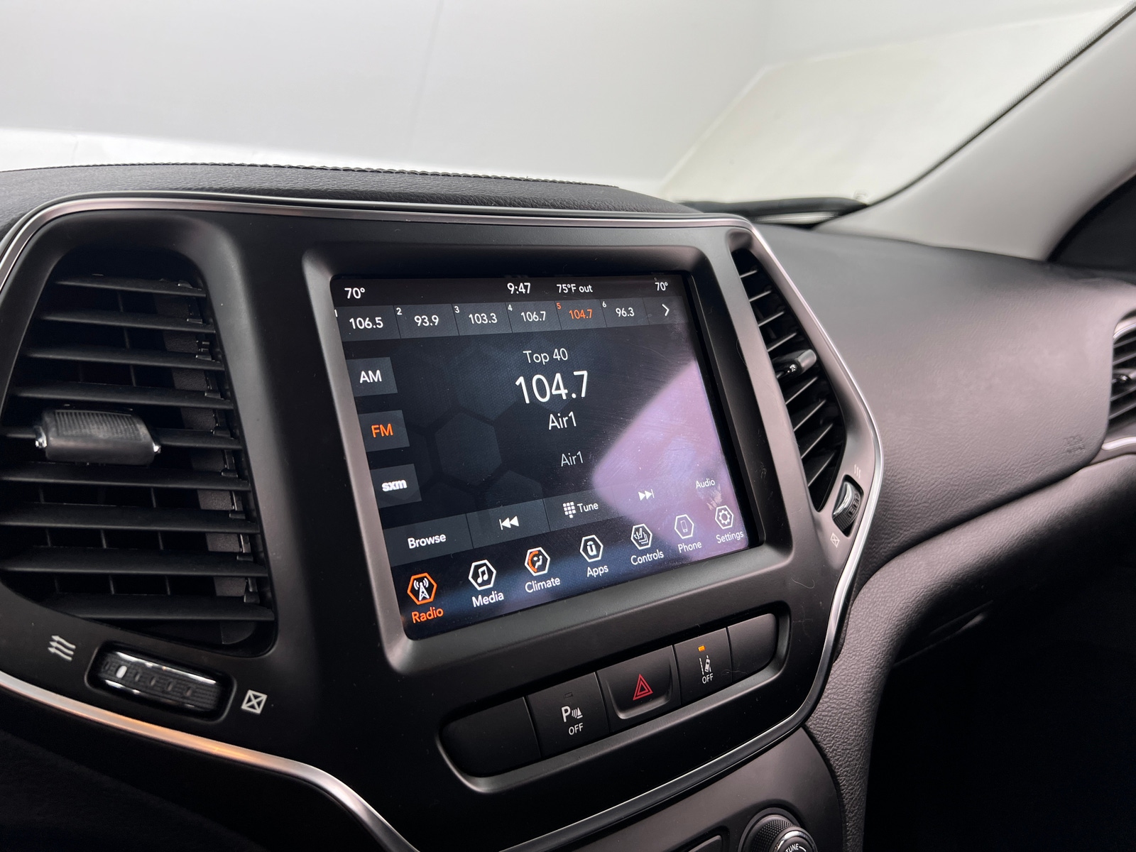 Thumbnail: 2021 Jeep Cherokee - 3