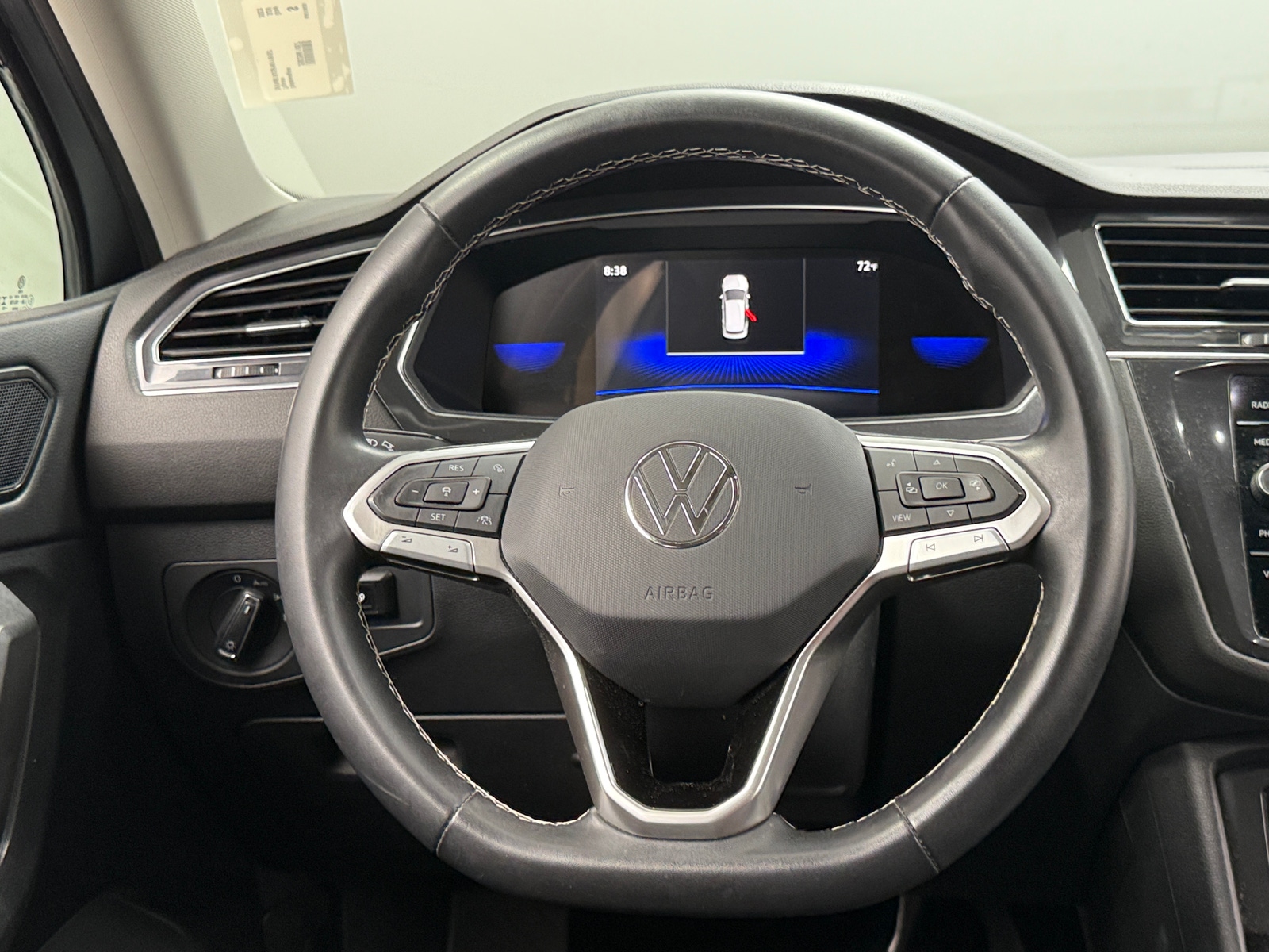 Thumbnail: 2023 Volkswagen Tiguan - 4