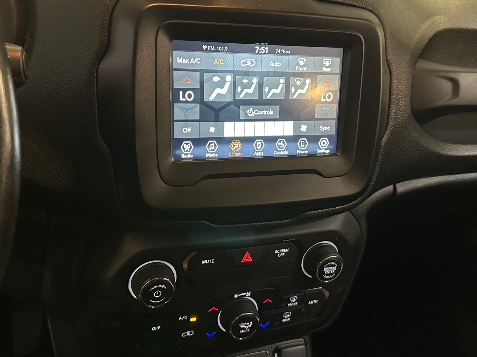 Thumbnail: 2020 Jeep Renegade - 3