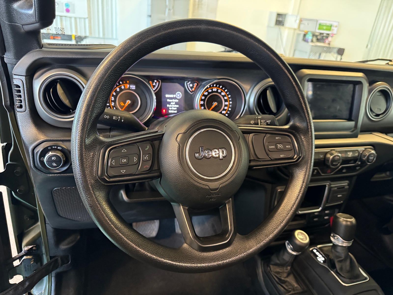 Thumbnail: 2023 Jeep Gladiator - 5