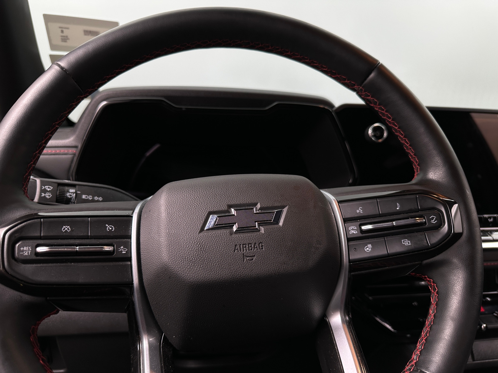 Thumbnail: 2024 Chevrolet Colorado - 5