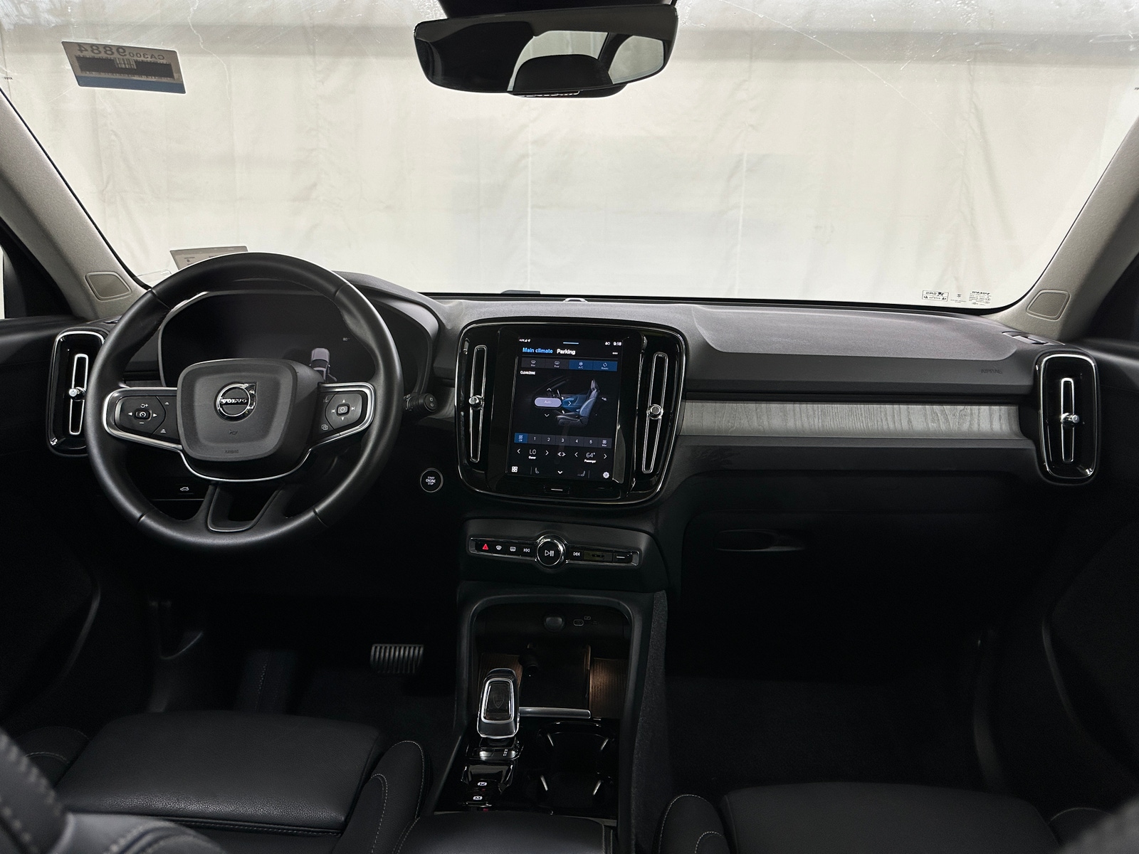 Thumbnail: 2025 Volvo XC40 - 3