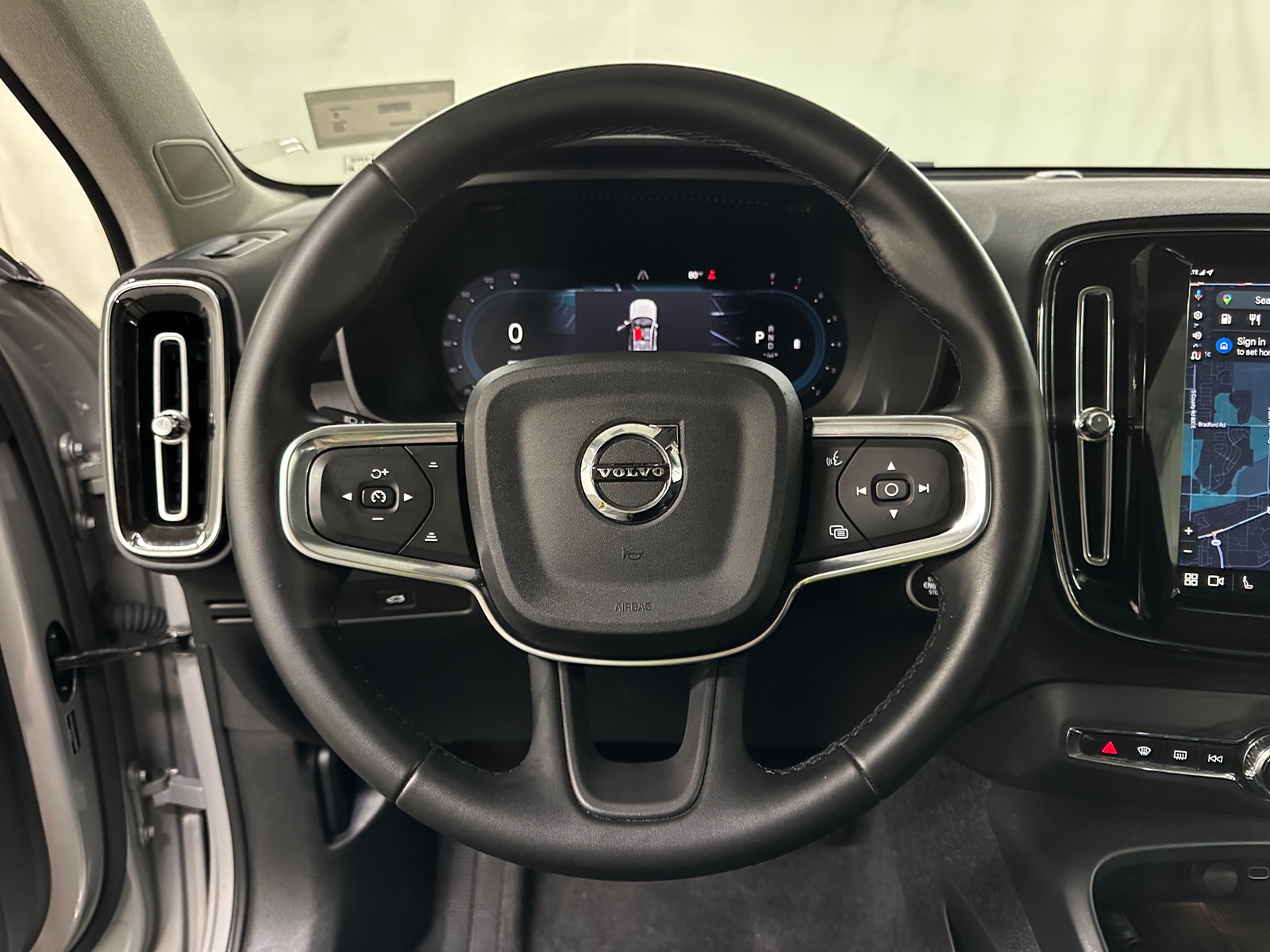 Thumbnail: 2025 Volvo XC40 - 5