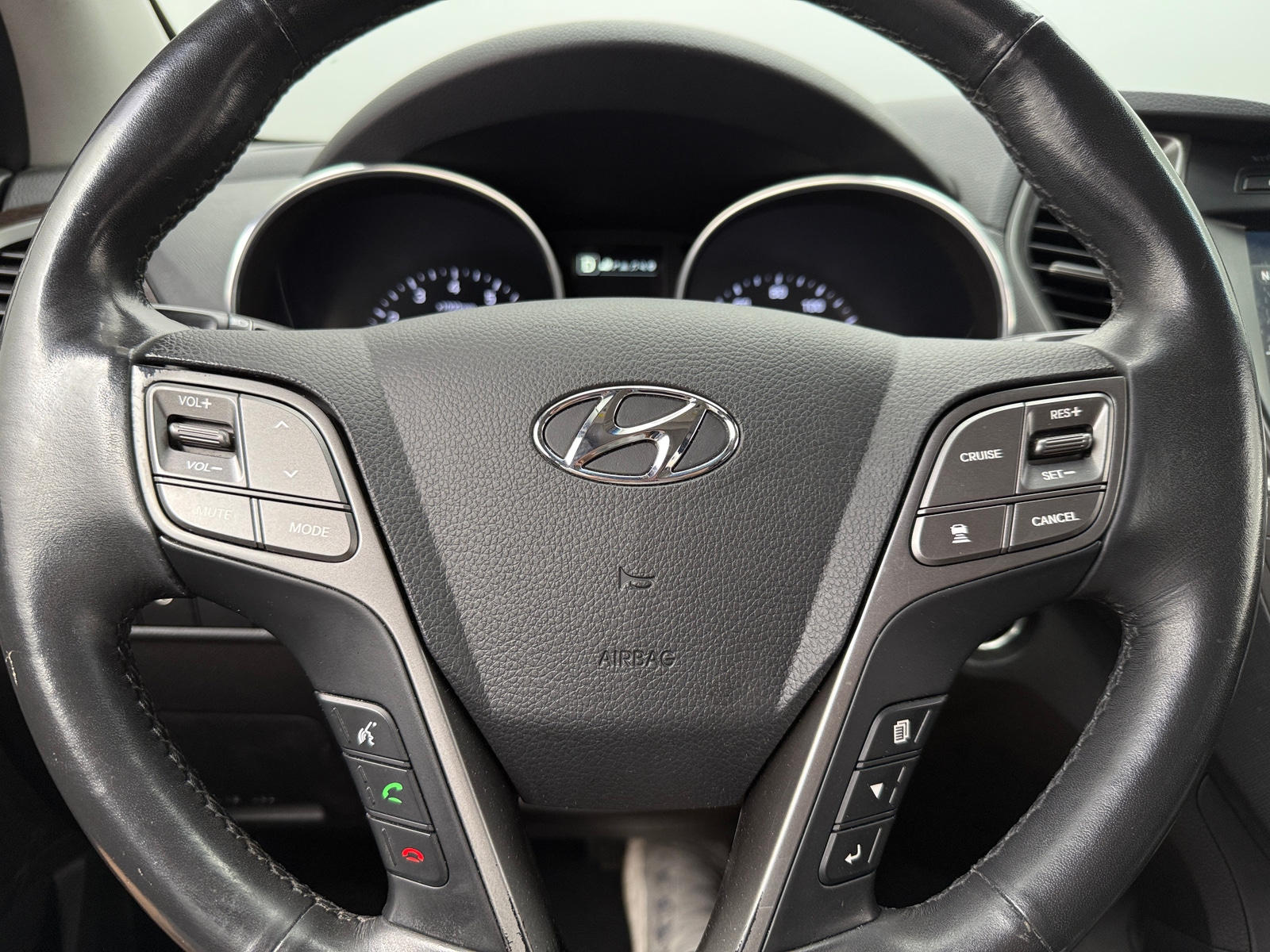 Thumbnail: 2017 Hyundai Santa Fe - 4
