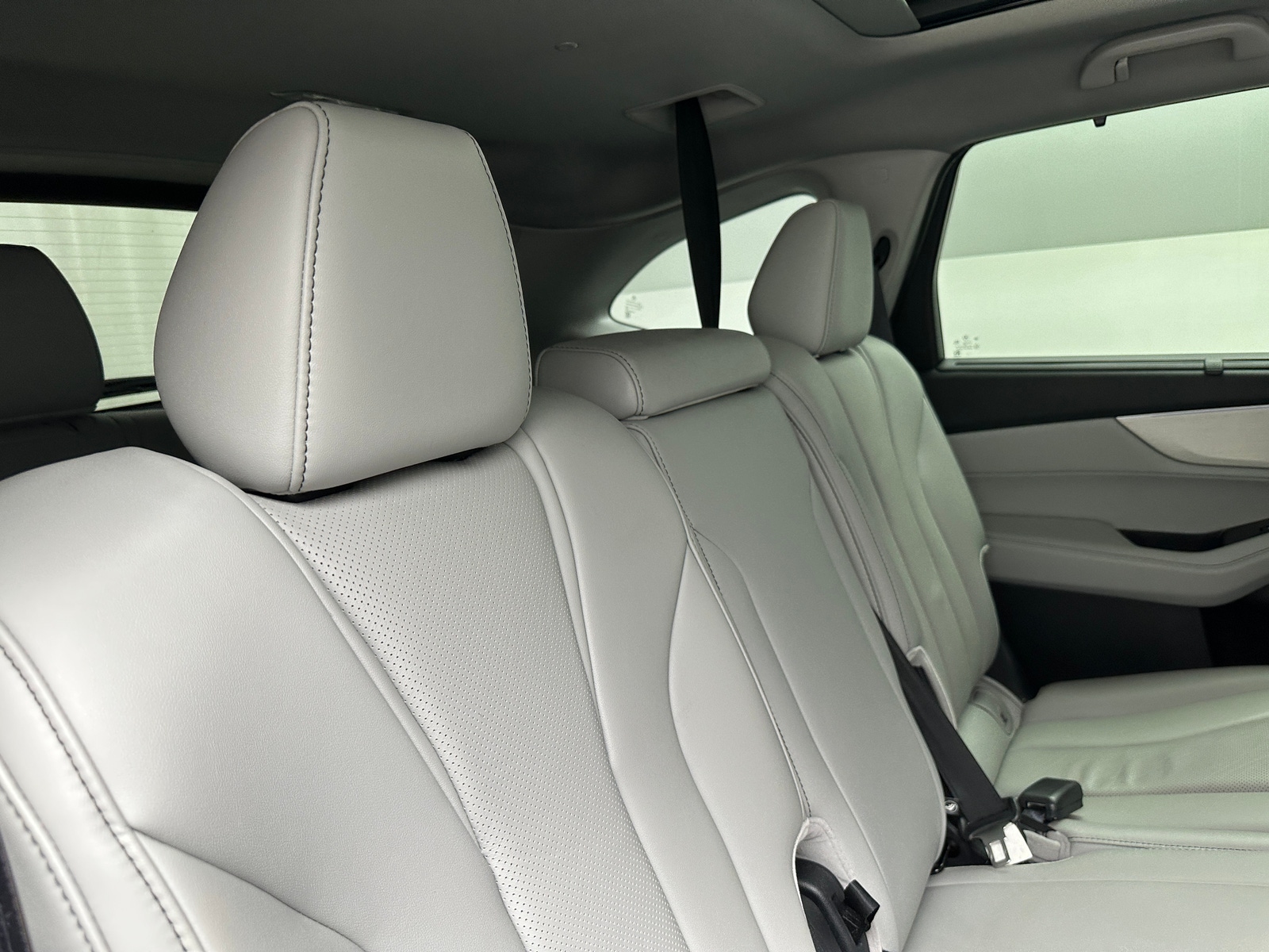 Thumbnail: 2022 Acura MDX - 5