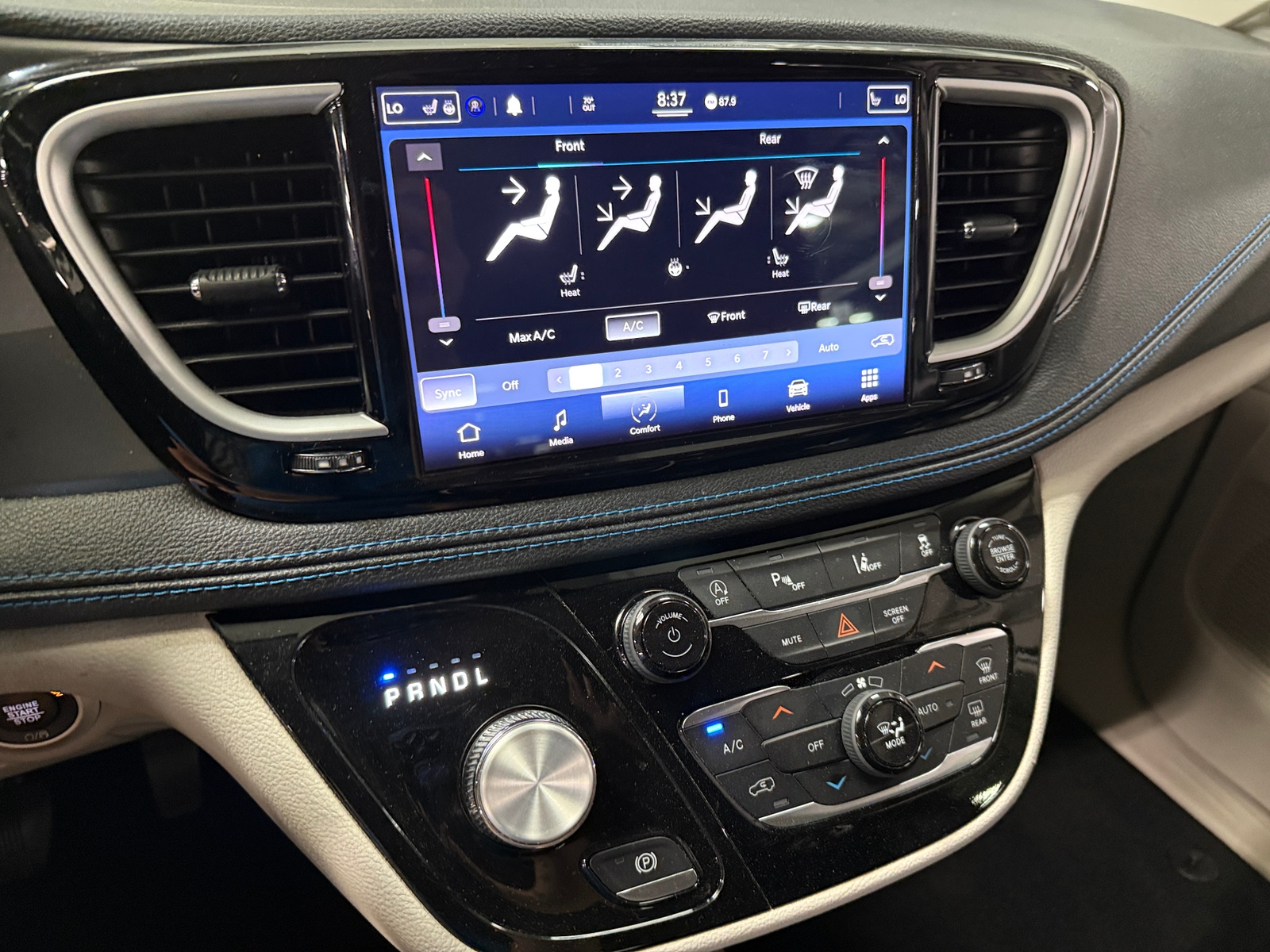 Thumbnail: 2021 Chrysler Pacifica - 4