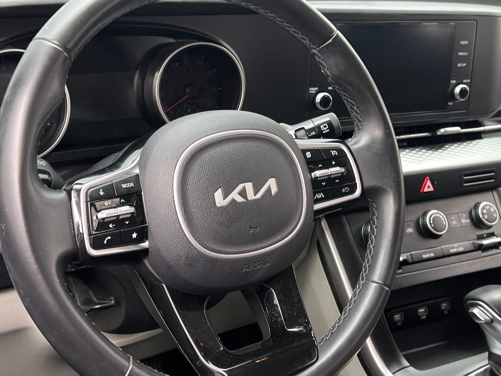 Thumbnail: 2022 Kia Carnival - 5