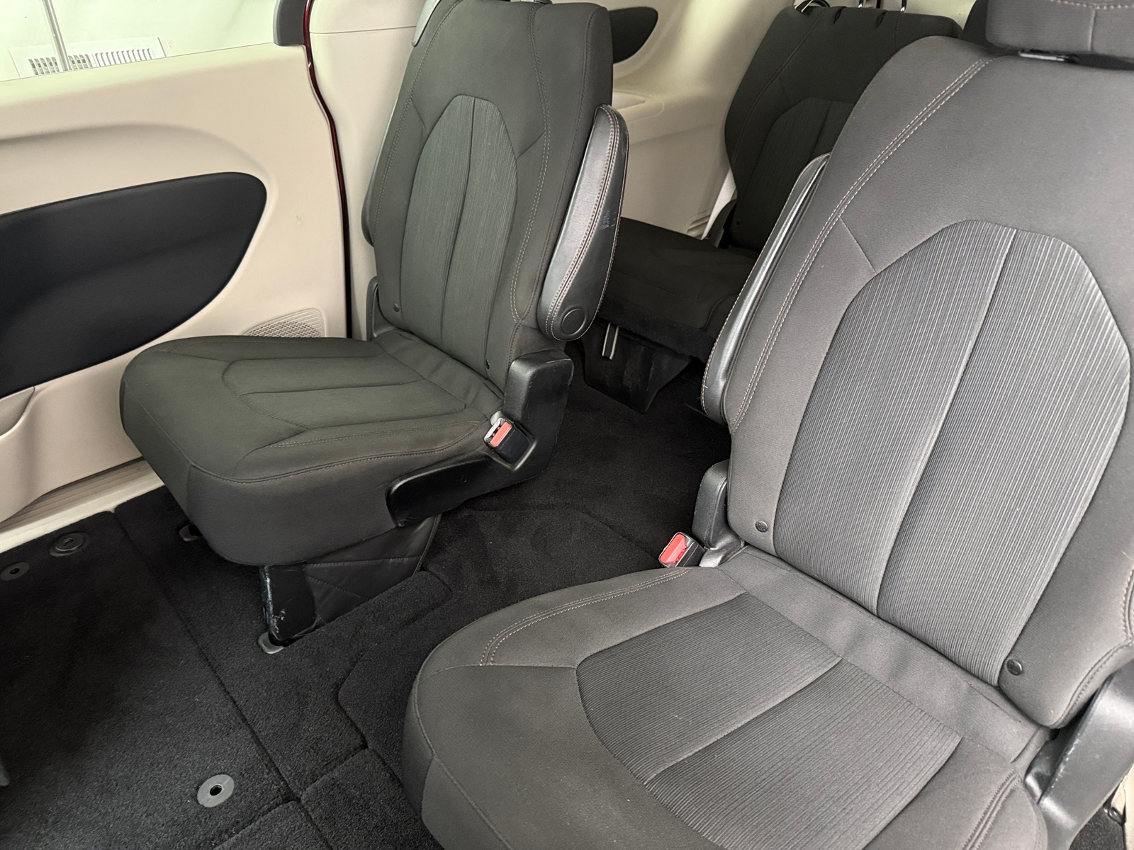 Thumbnail: 2018 Chrysler Pacifica - 6
