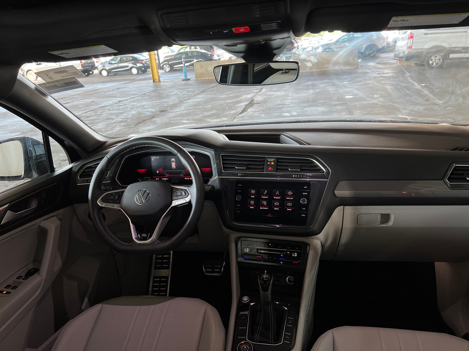 Thumbnail: 2023 Volkswagen Tiguan - 2