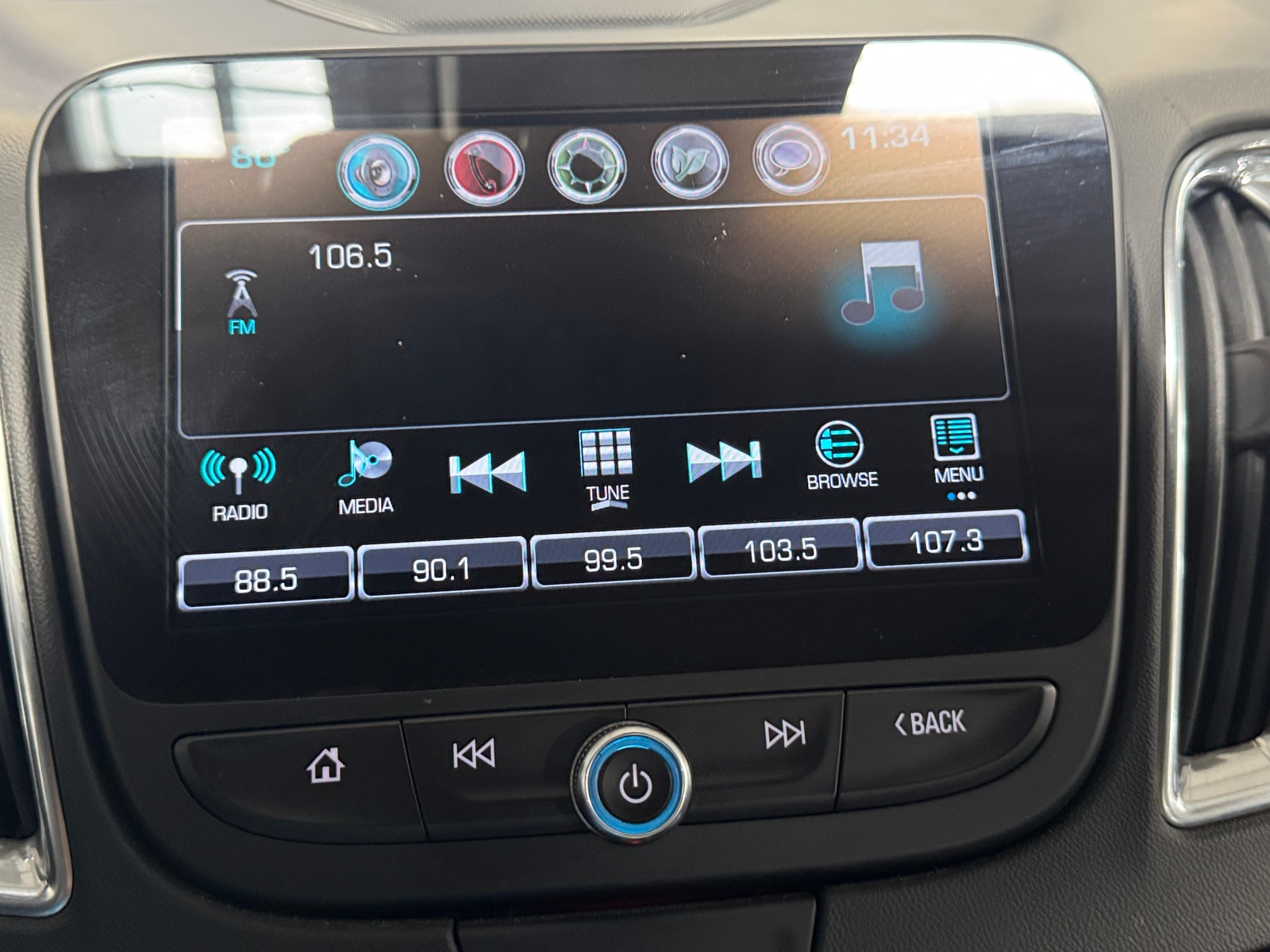 Thumbnail: 2016 Chevrolet Malibu - 3