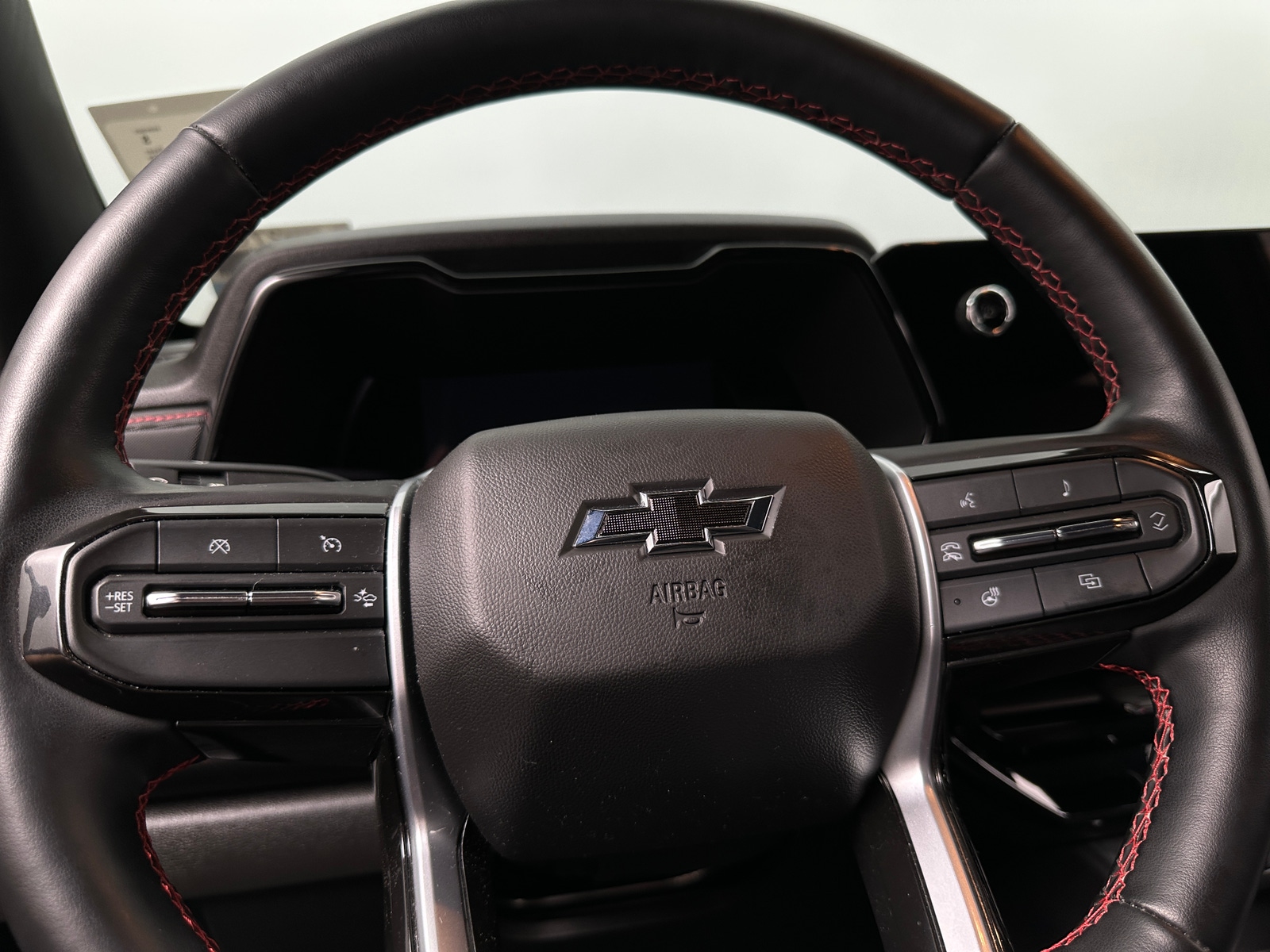 Thumbnail: 2023 Chevrolet Colorado - 4
