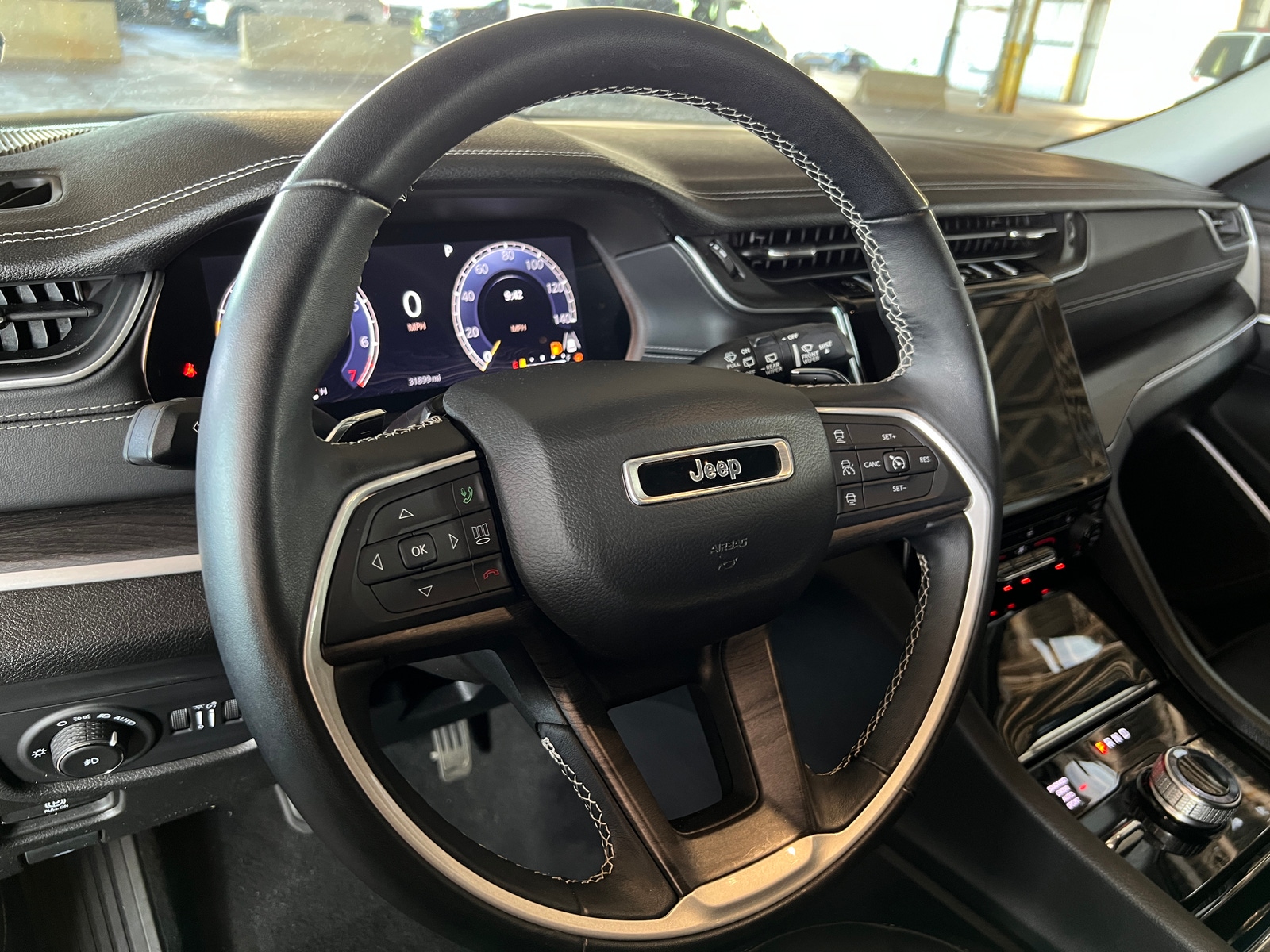 Thumbnail: 2022 Jeep Grand Cherokee L - 4