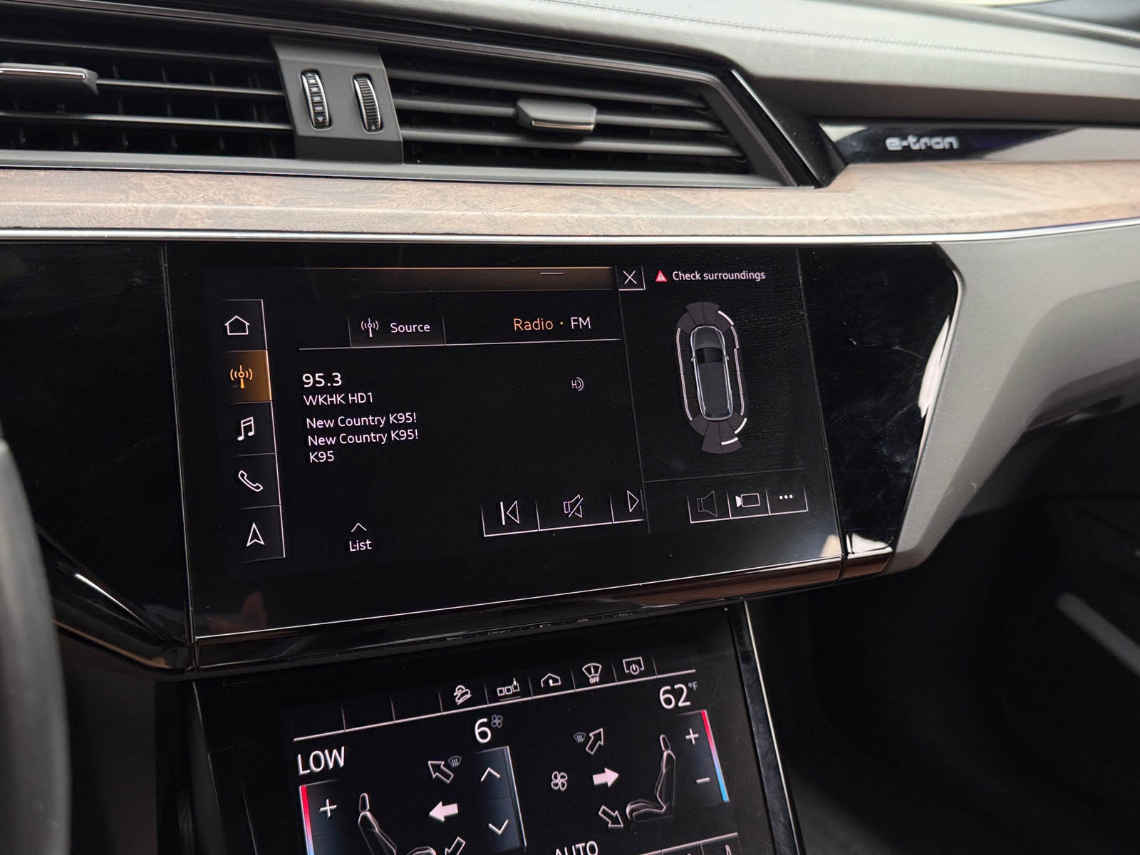 Thumbnail: 2019 Audi e-tron - 3