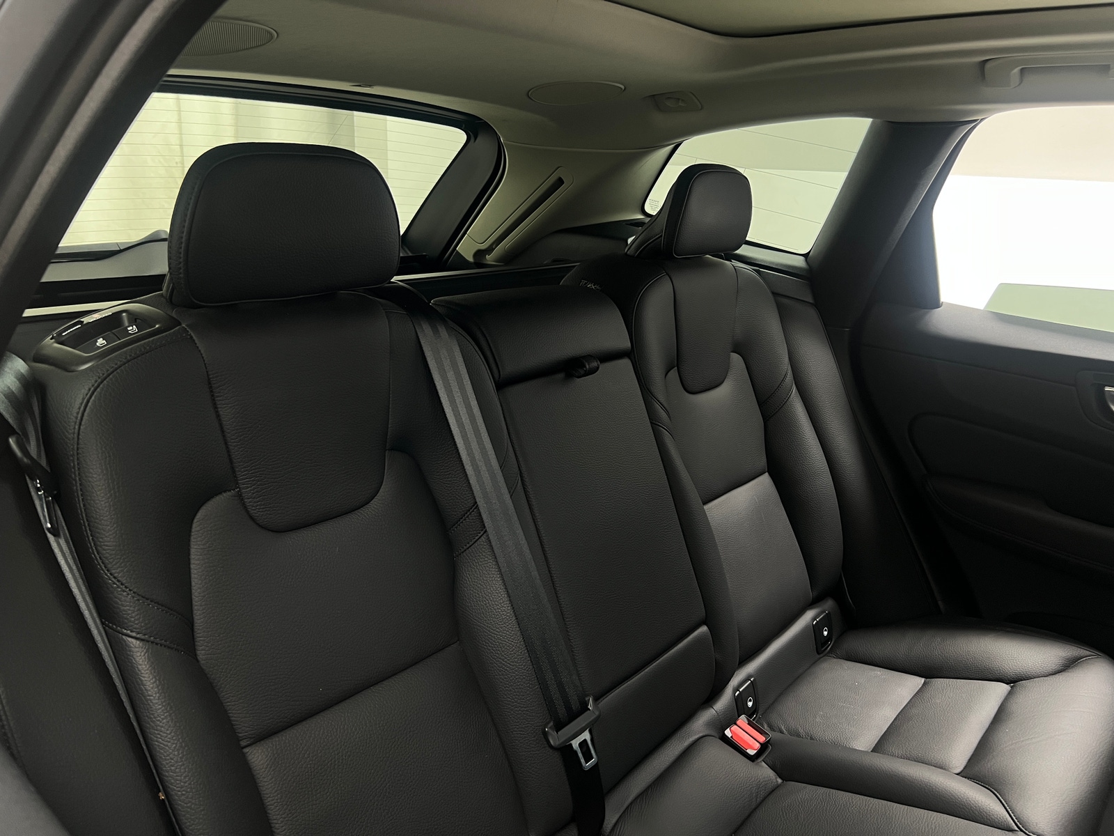 Thumbnail: 2022 Volvo XC60 - 6