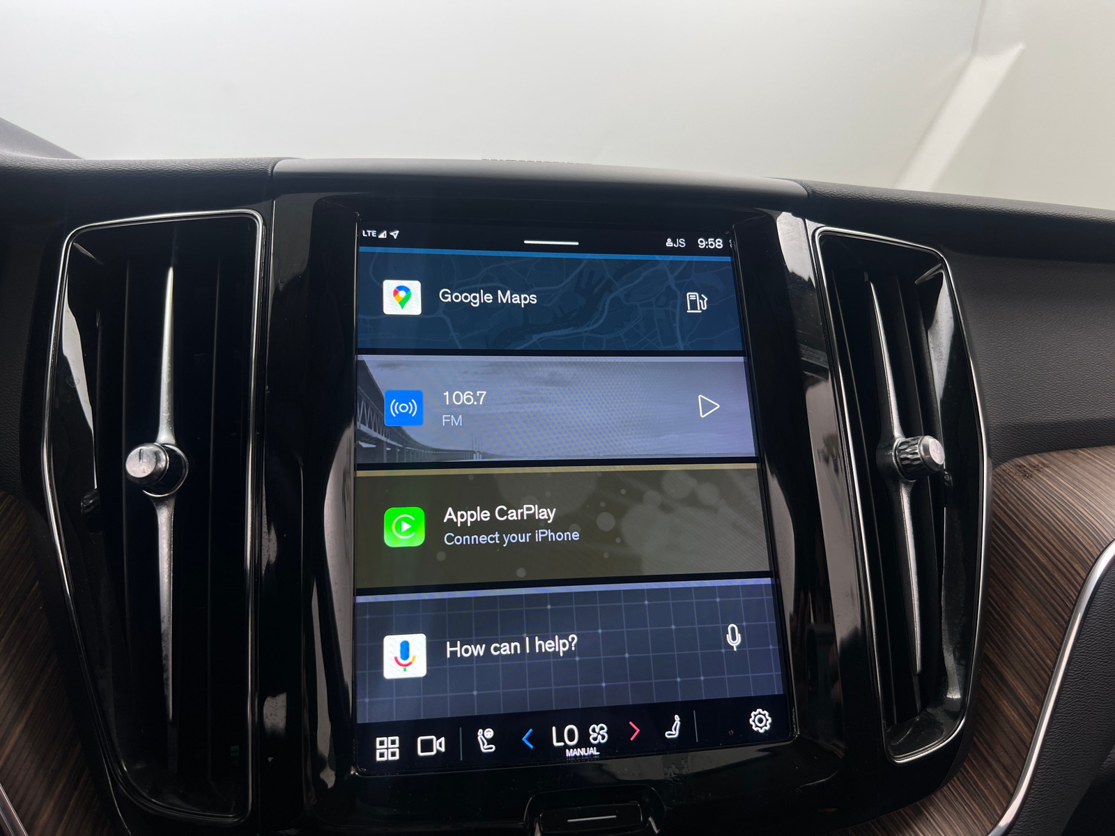 Thumbnail: 2022 Volvo XC60 - 4