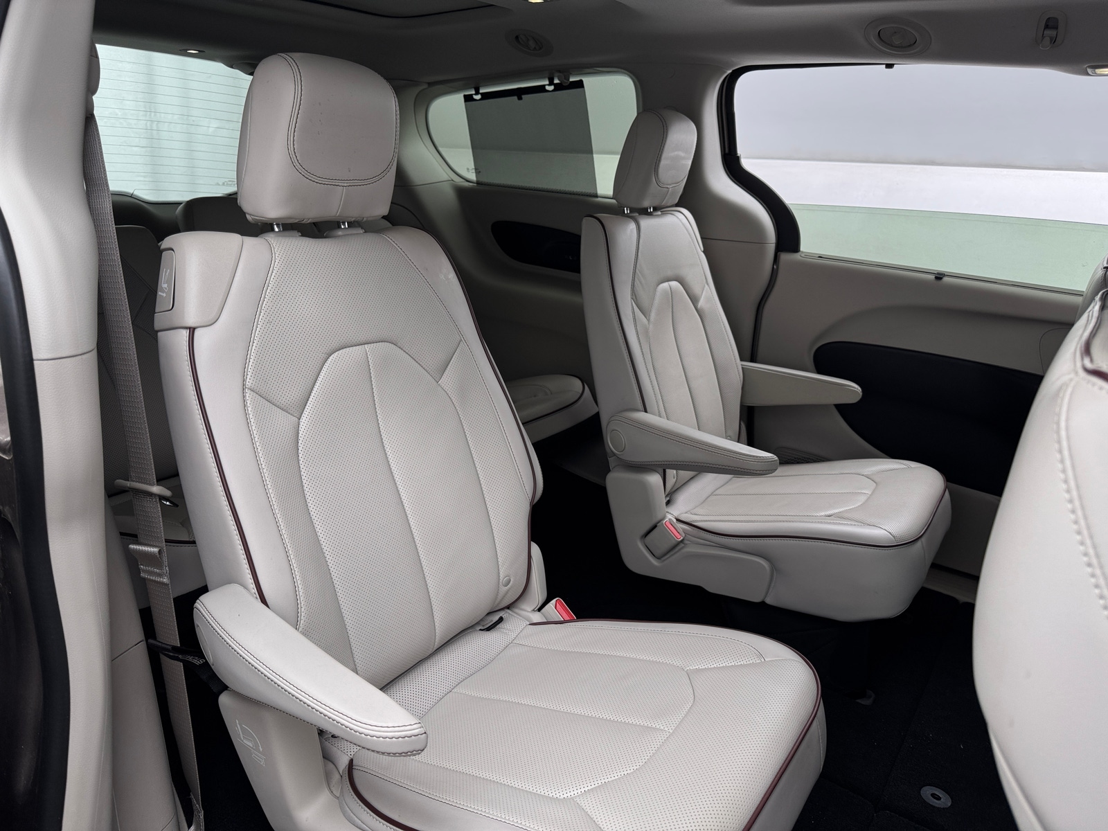 Thumbnail: 2017 Chrysler Pacifica - 5