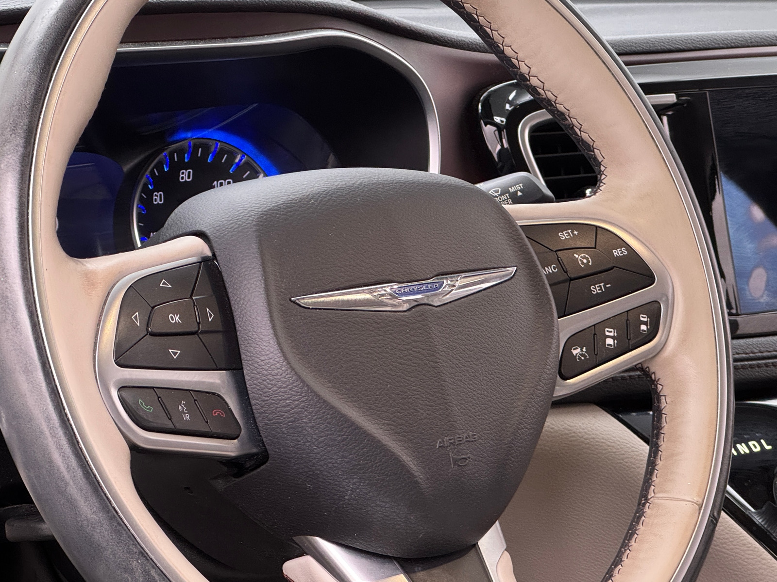 Thumbnail: 2017 Chrysler Pacifica - 4
