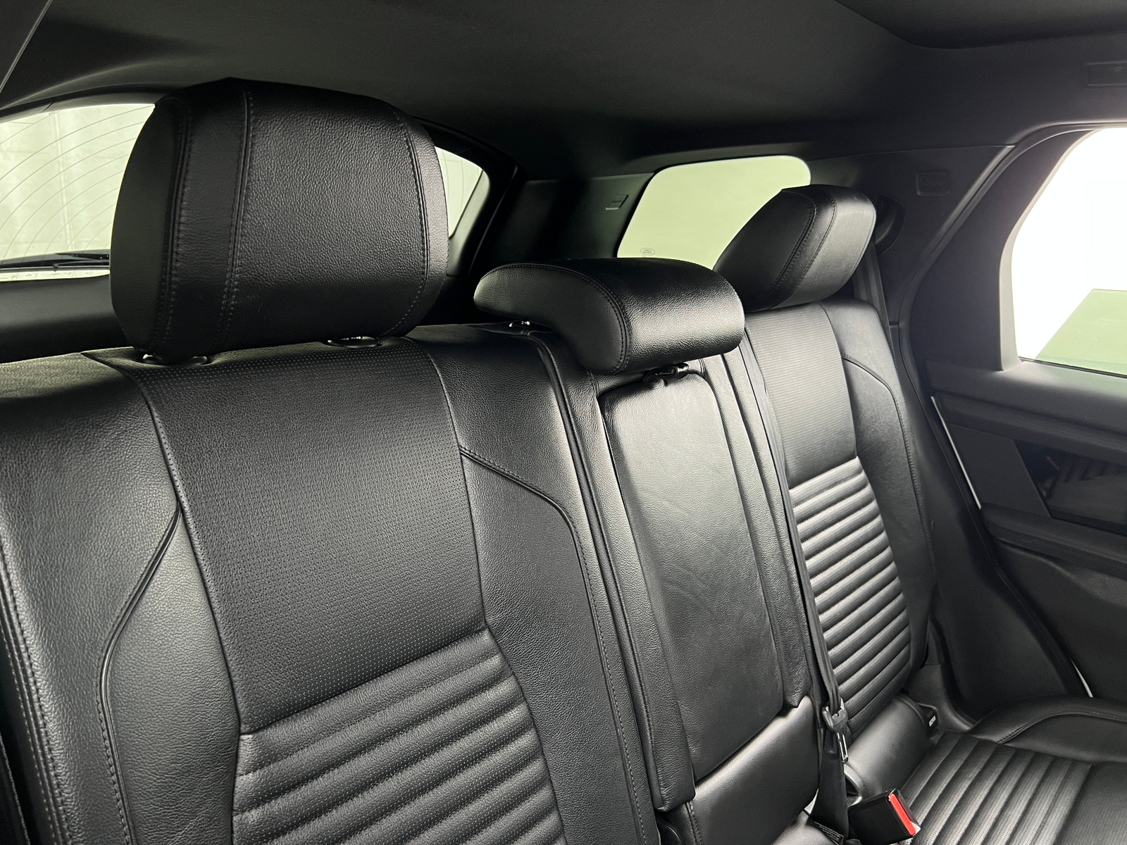 Thumbnail: 2020 Land Rover Discovery Sport - 5
